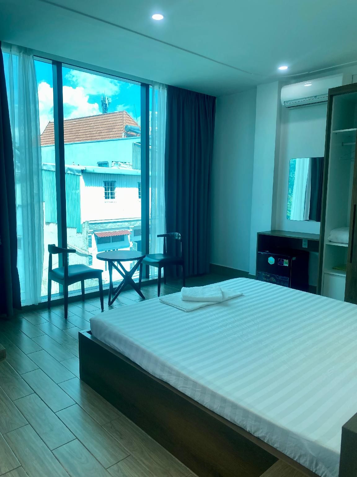 Grand Room with King Snooze Bed