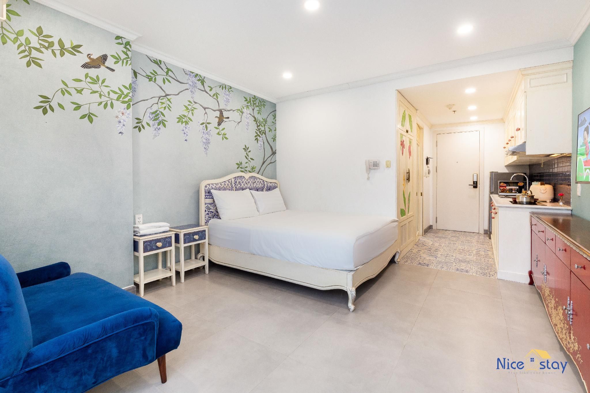 Studio Apartment with Street View