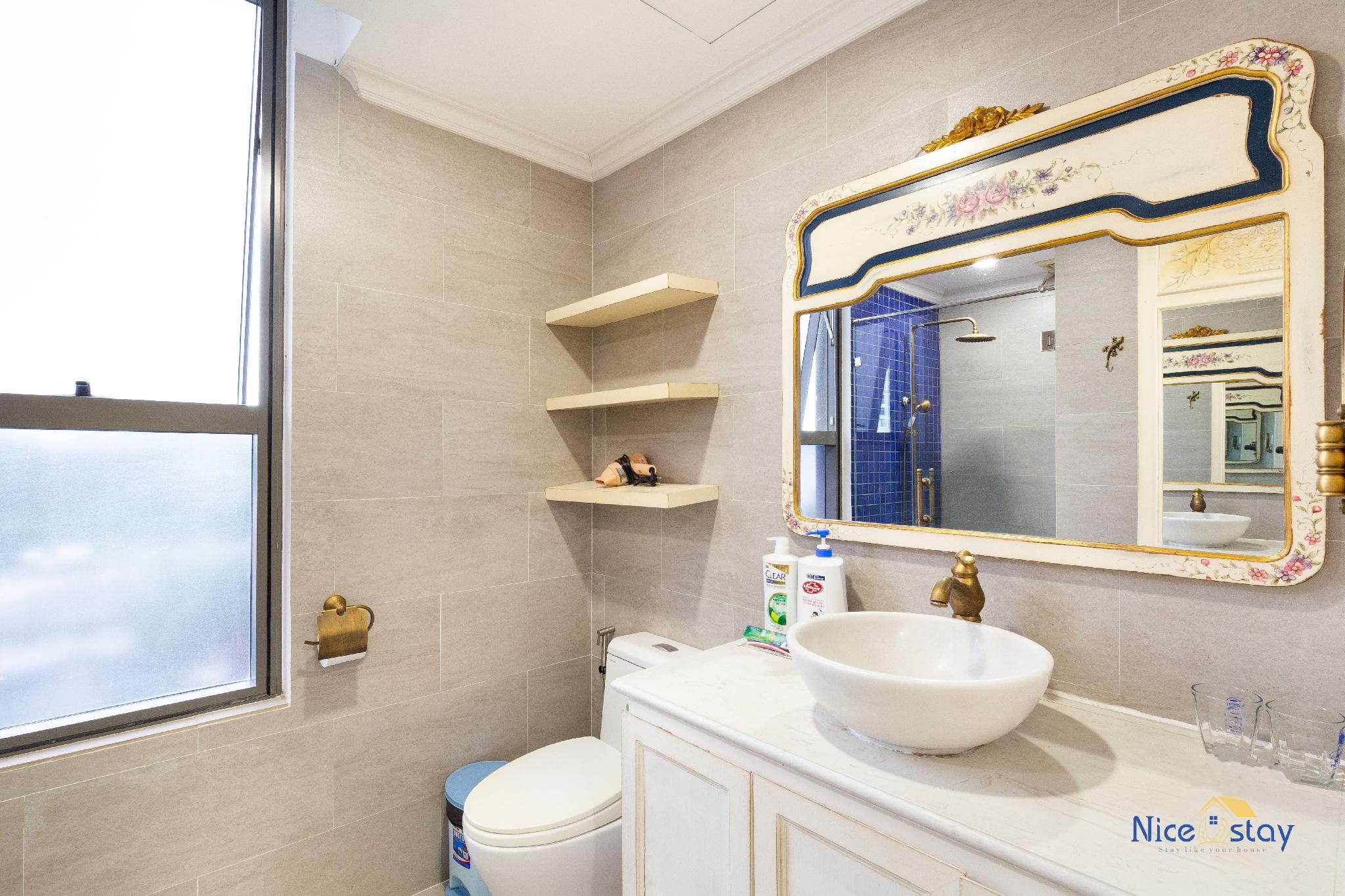 Studio Apartment with Street View