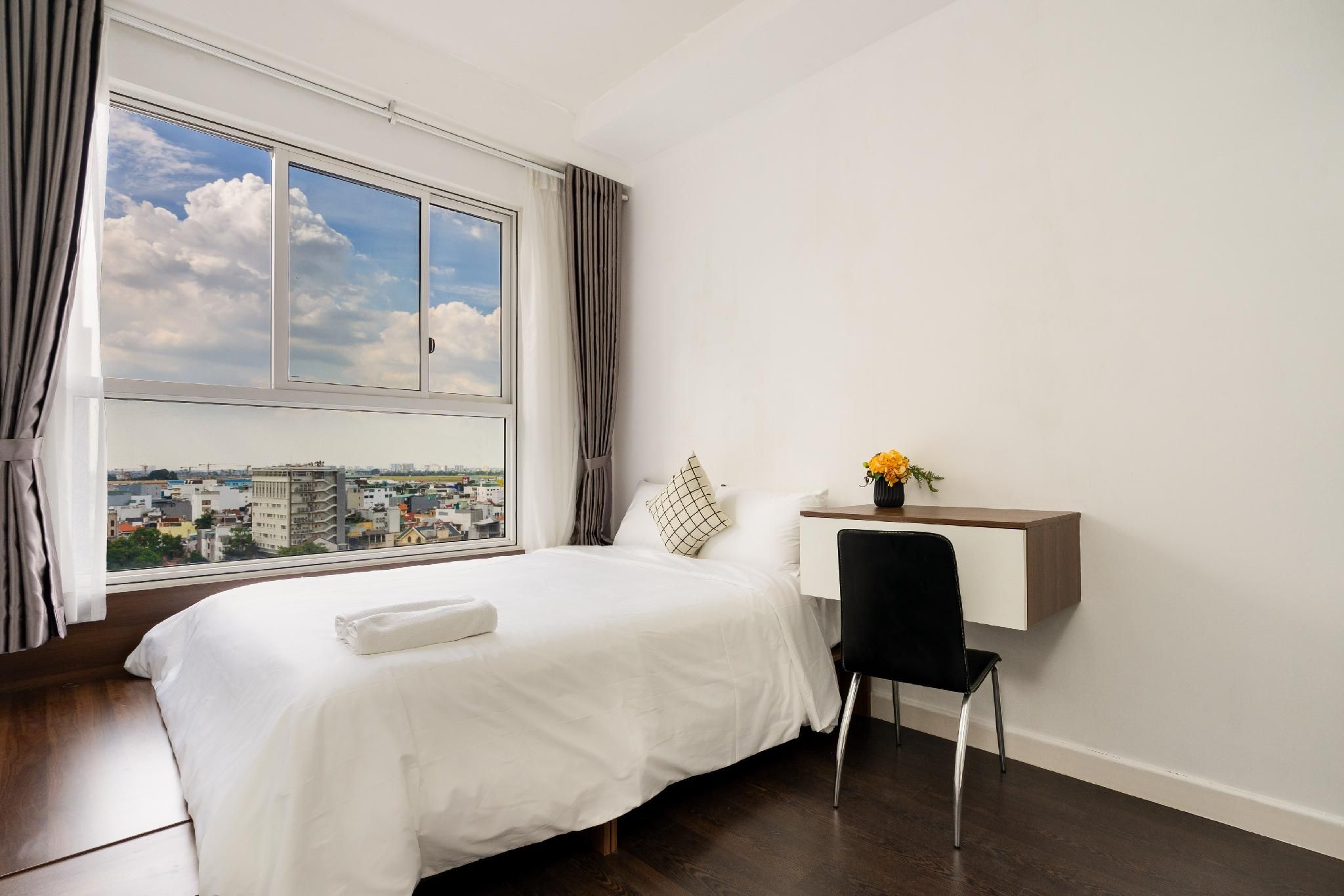 Gin House - Golden Mansion Apartments Phu Nhuan 2 Bedroom Apartment, Balcony