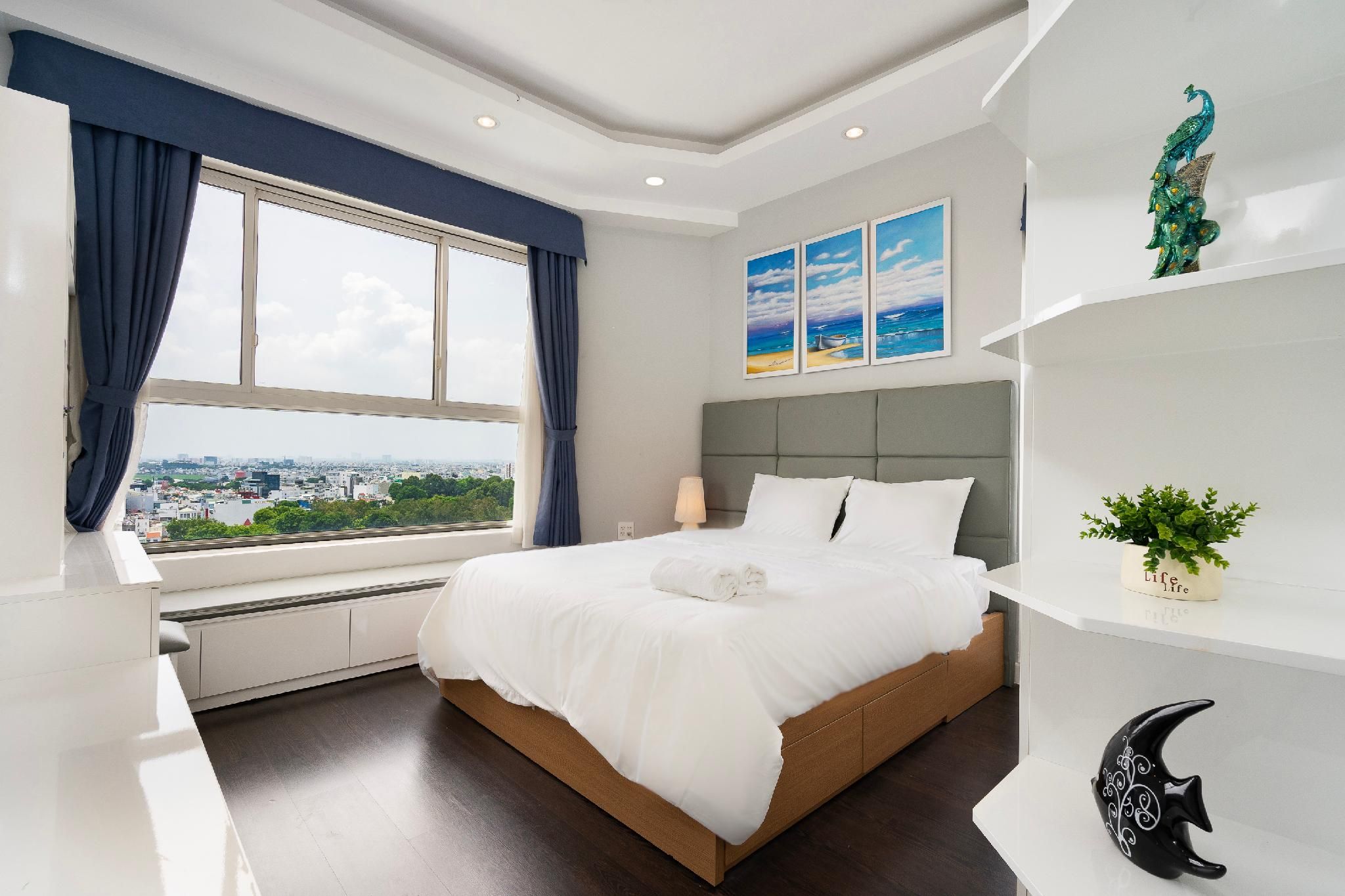 Gin House - Golden Mansion Apartments Phu Nhuan 3 Bedroom Apartment, City view