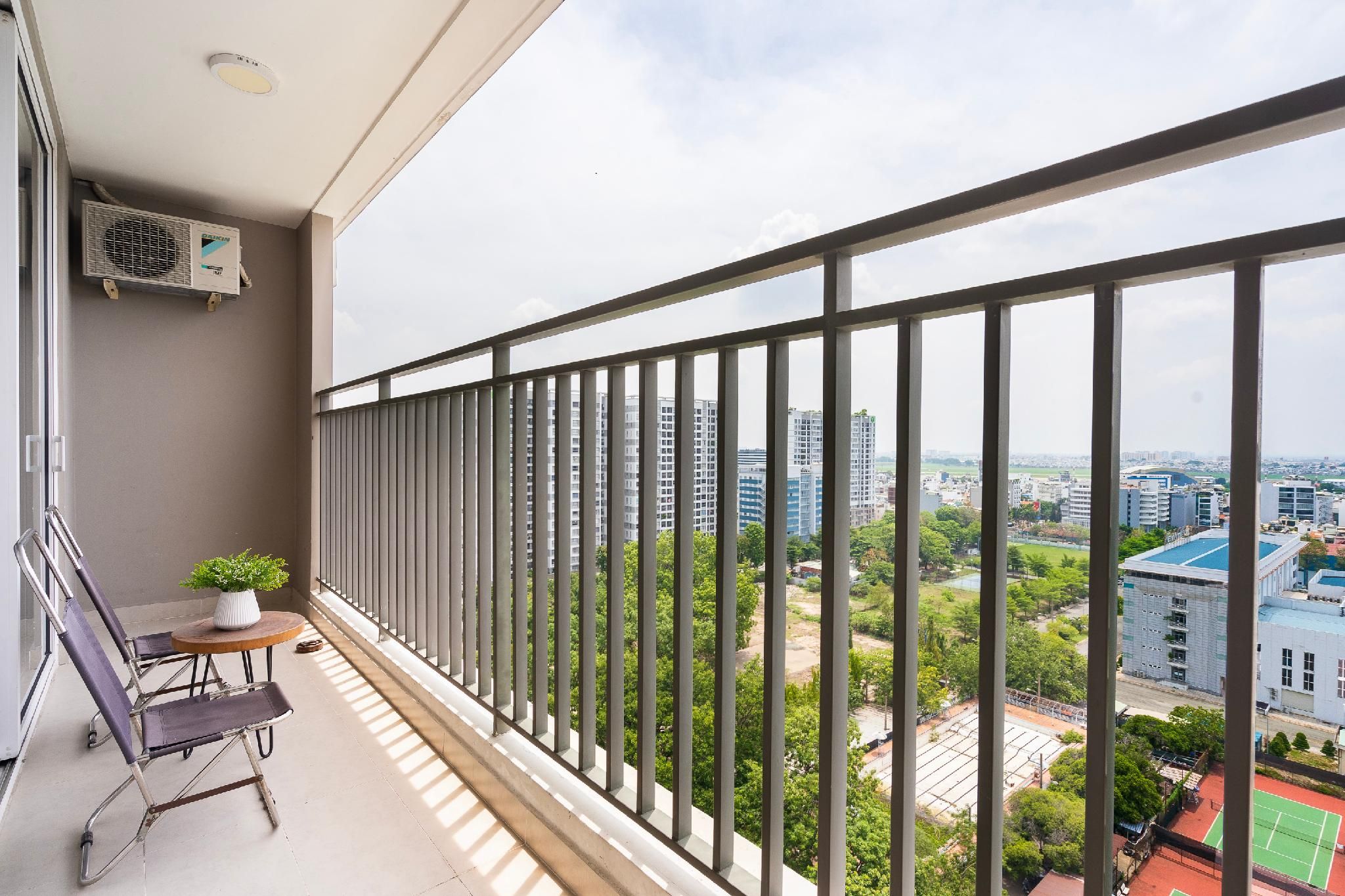 Gin House - Golden Mansion Apartments Phu Nhuan 3 Bedroom Apartment, City view 2