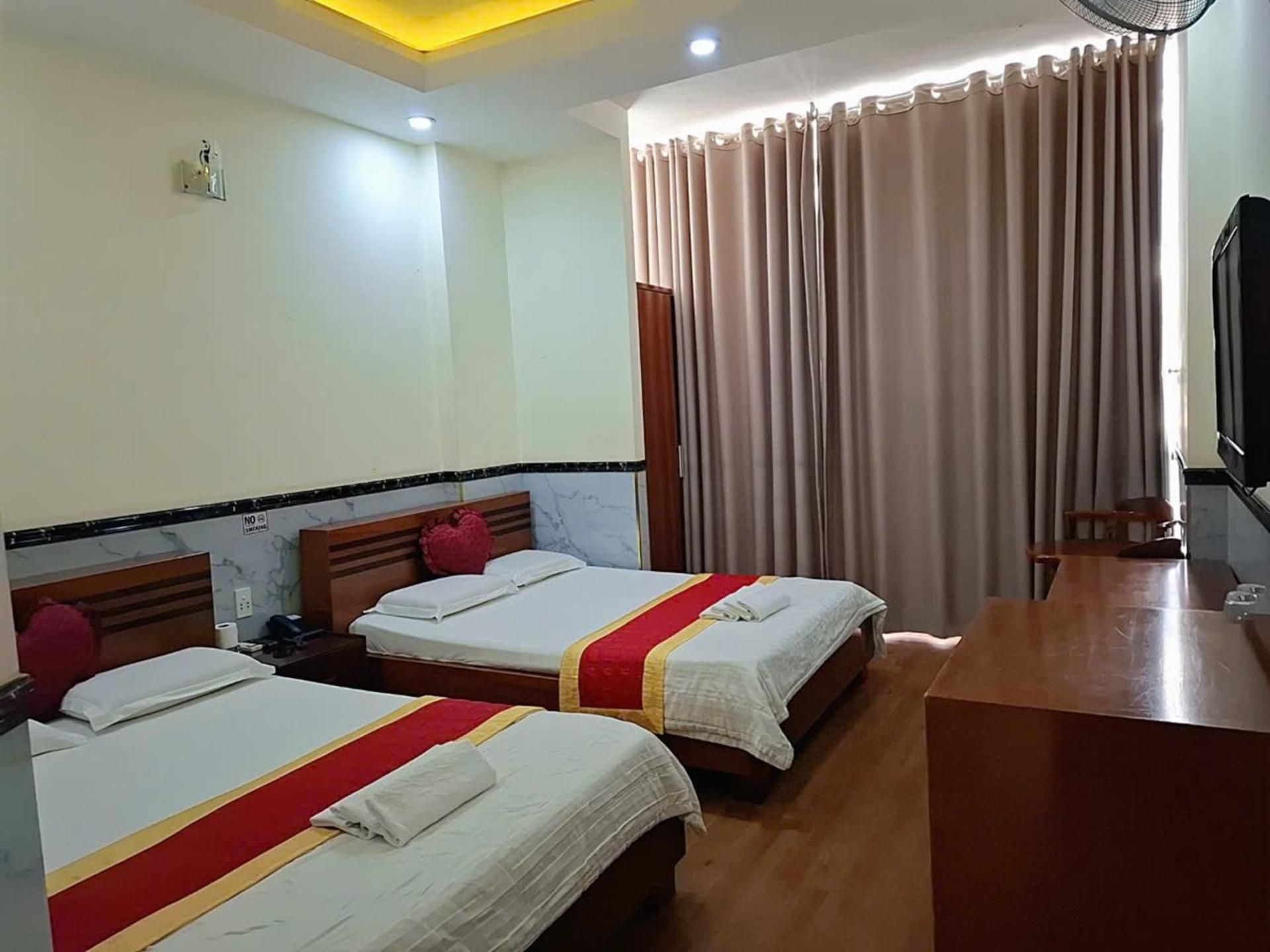 SaiGon Night Hotel Family Room 2