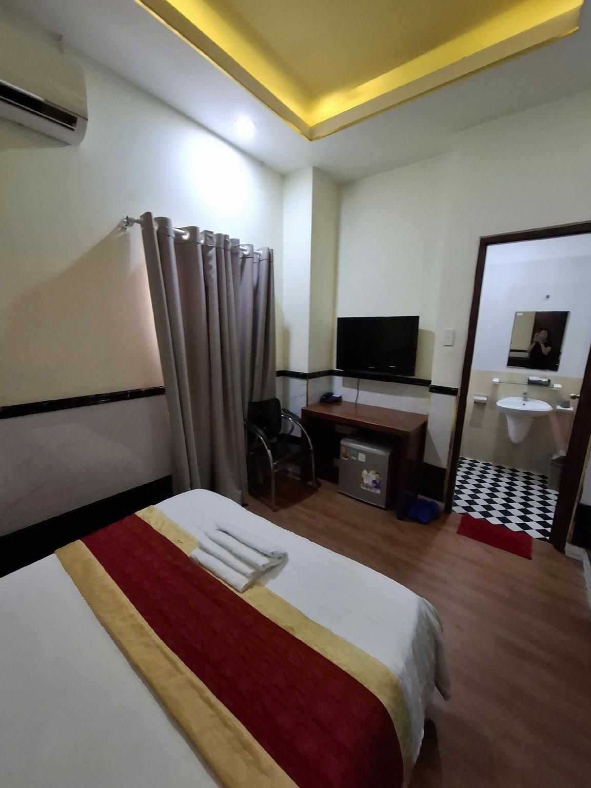 SaiGon Night Hotel Standard Room