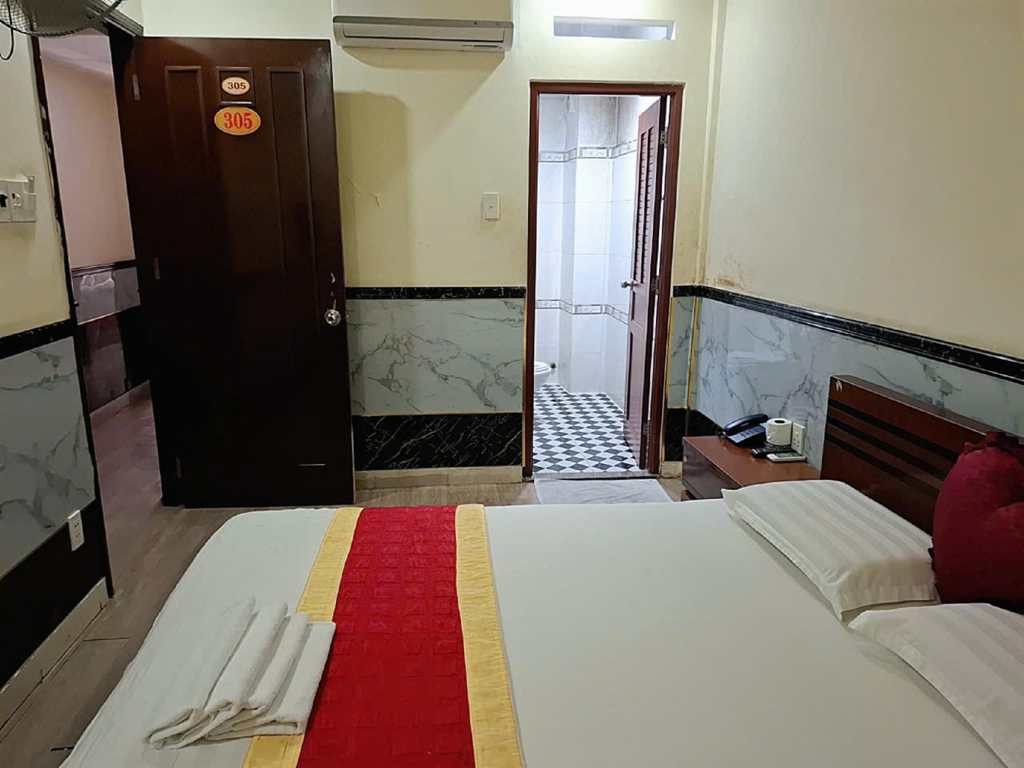 SaiGon Night Hotel Standard Room 2