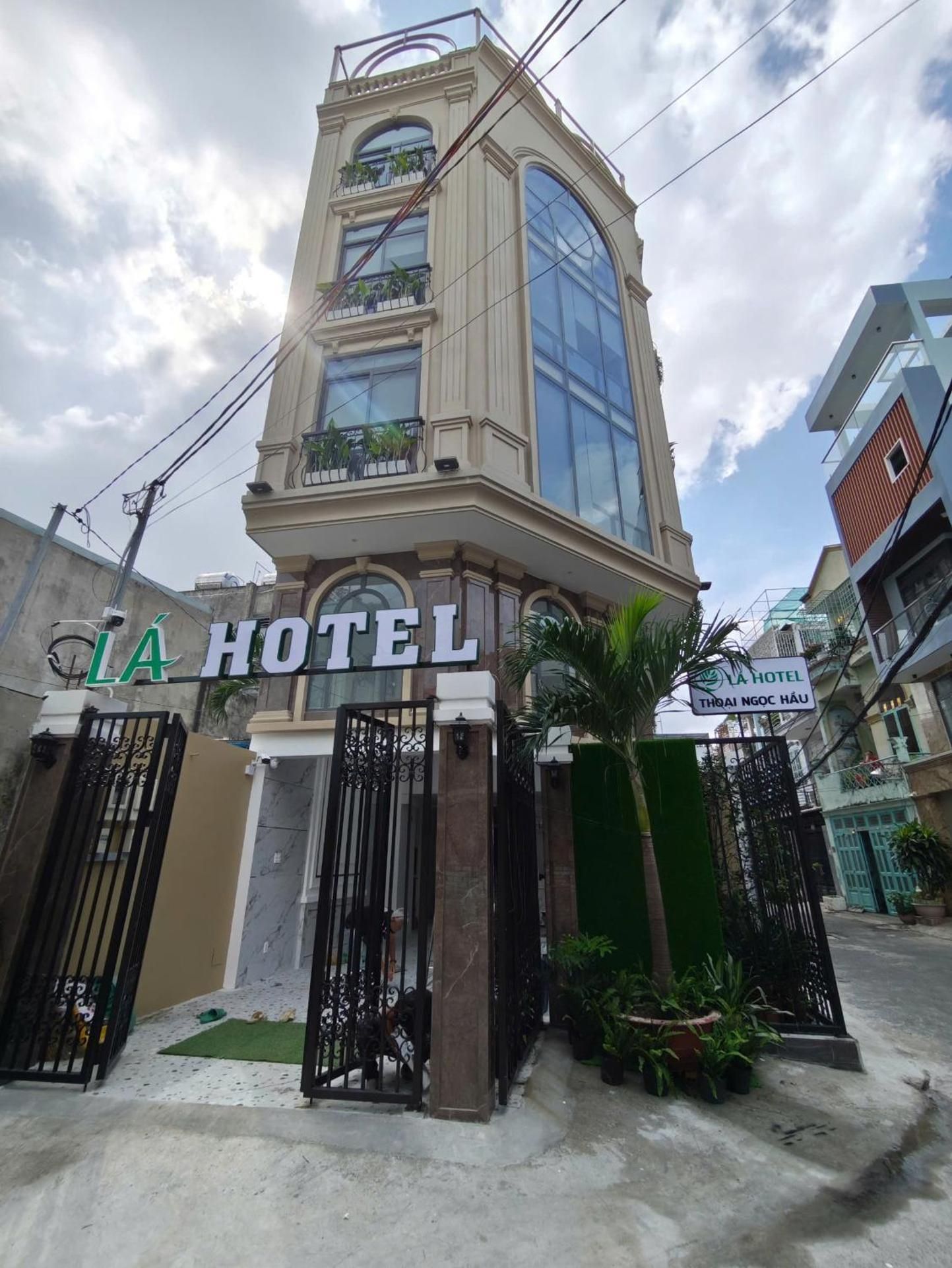 LÁ HOTEL THOẠI NGỌC HẦU
