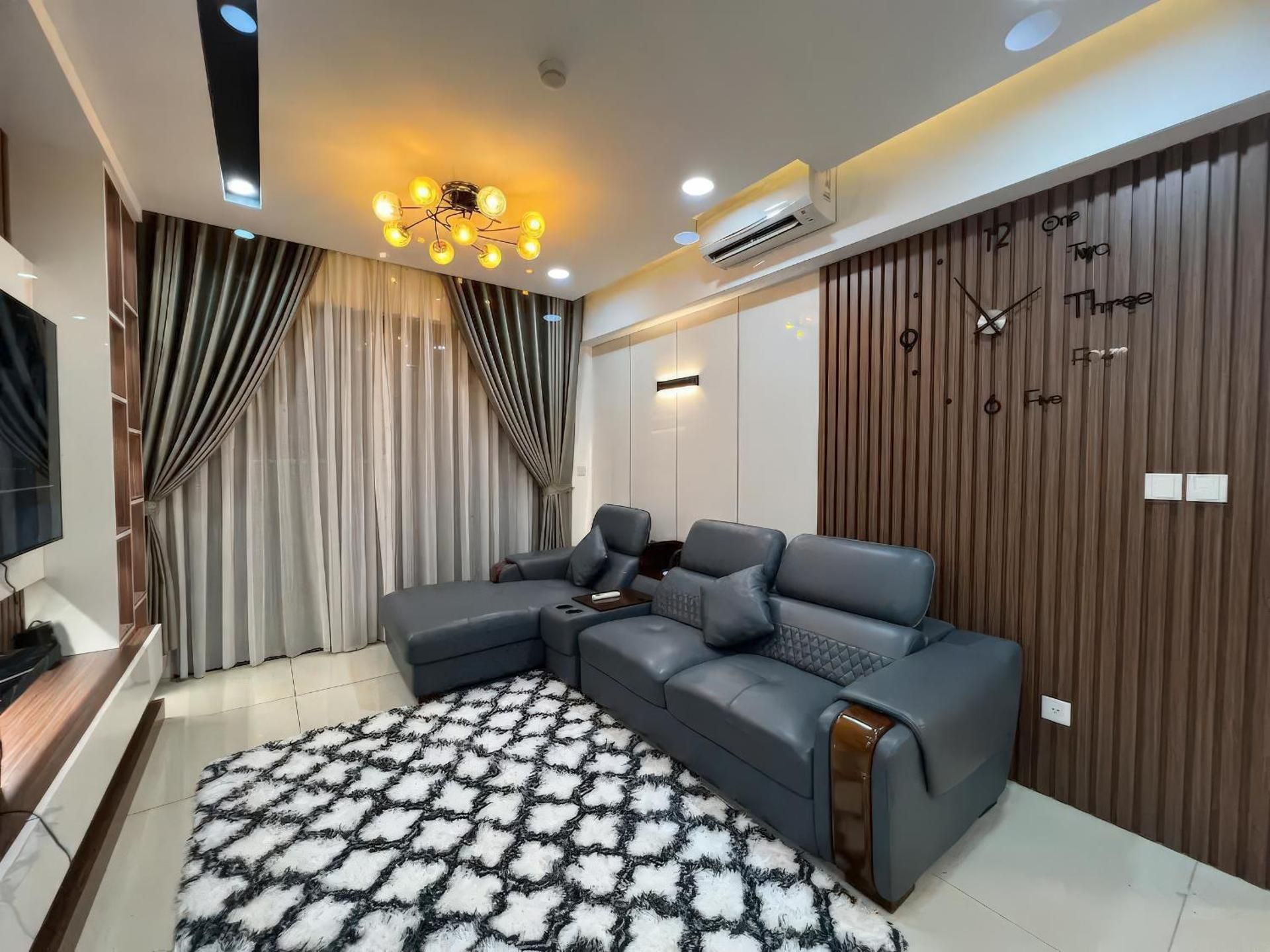 shared lounge/tv area