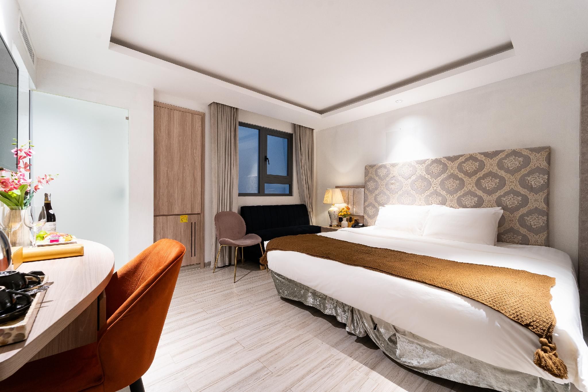 Deluxe Double Room with Bathtub - Internal View