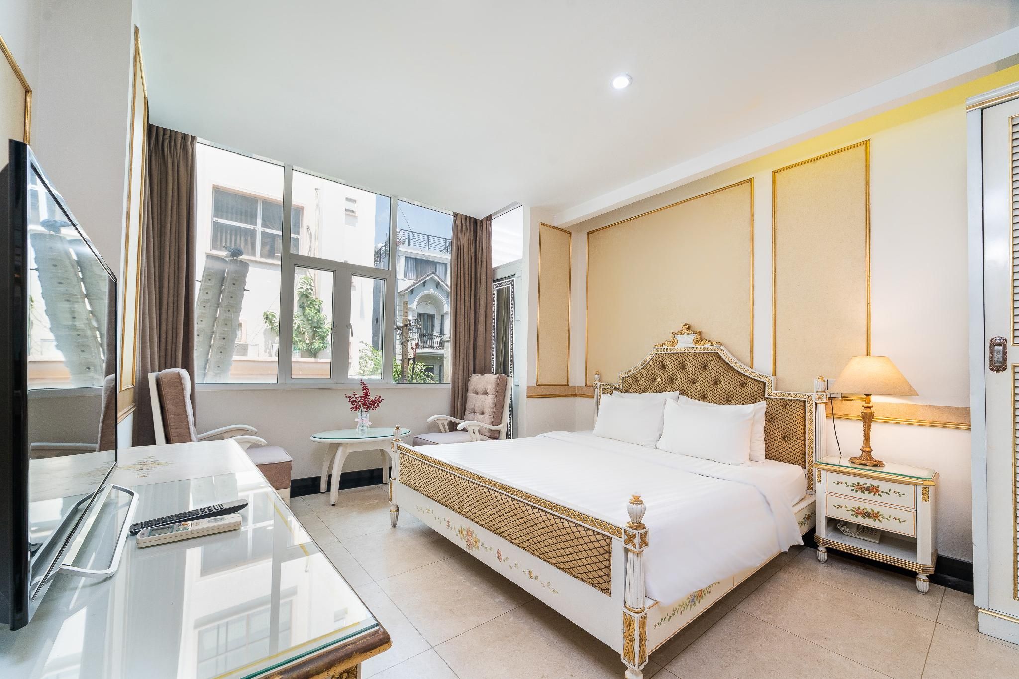Studio Double Bed City View