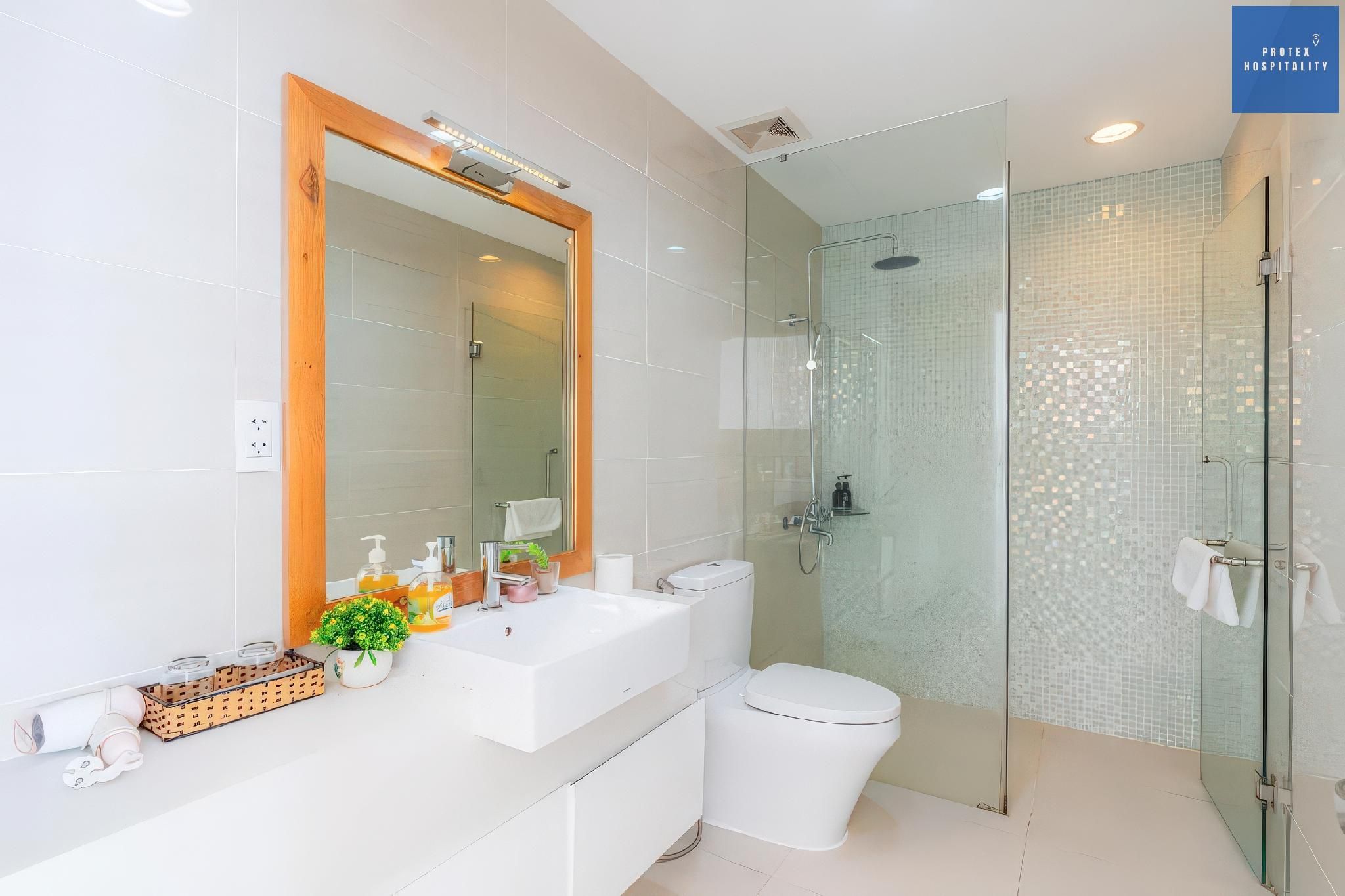 1 - Bedroom City View Apartment with Study