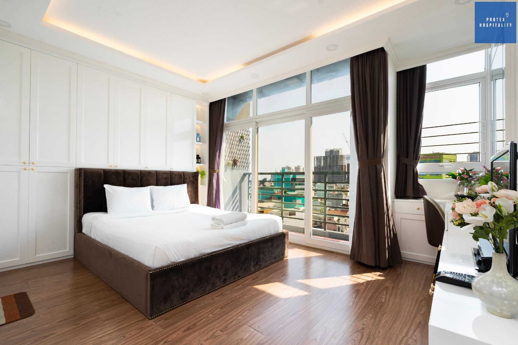 Deluxe Three Bedroom Apartment