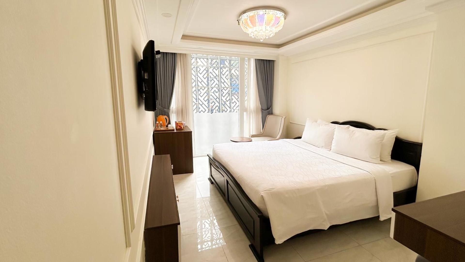 Deluxe Double or Twin Room with City View