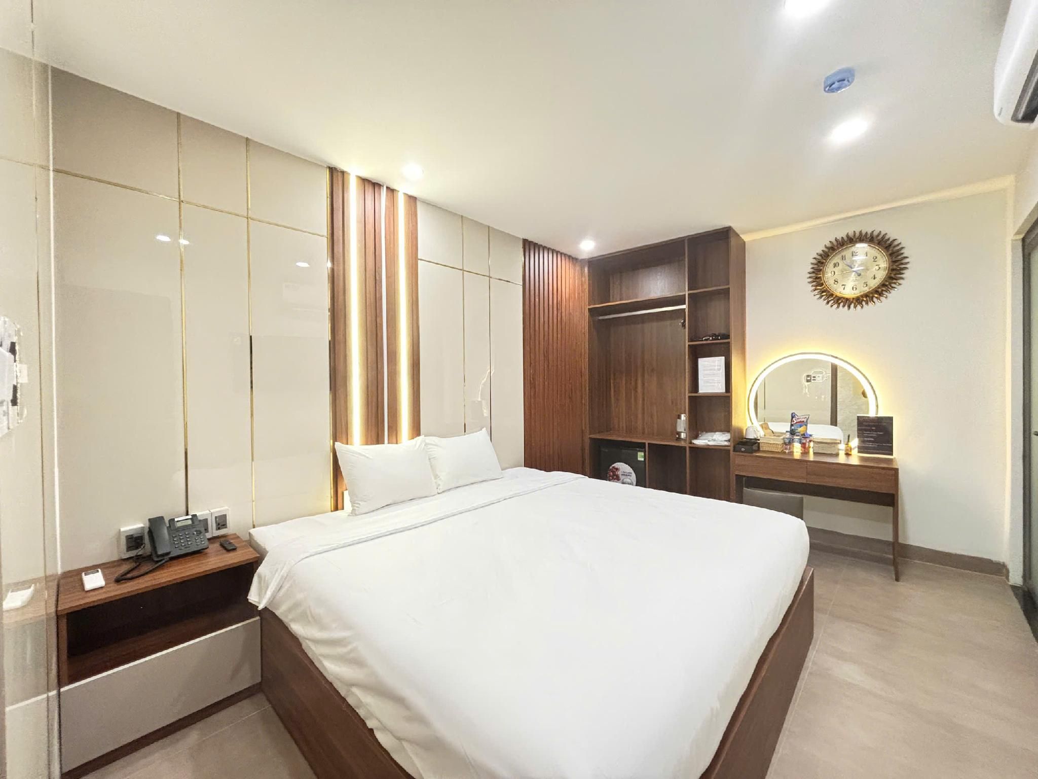 Luxury - King Bed