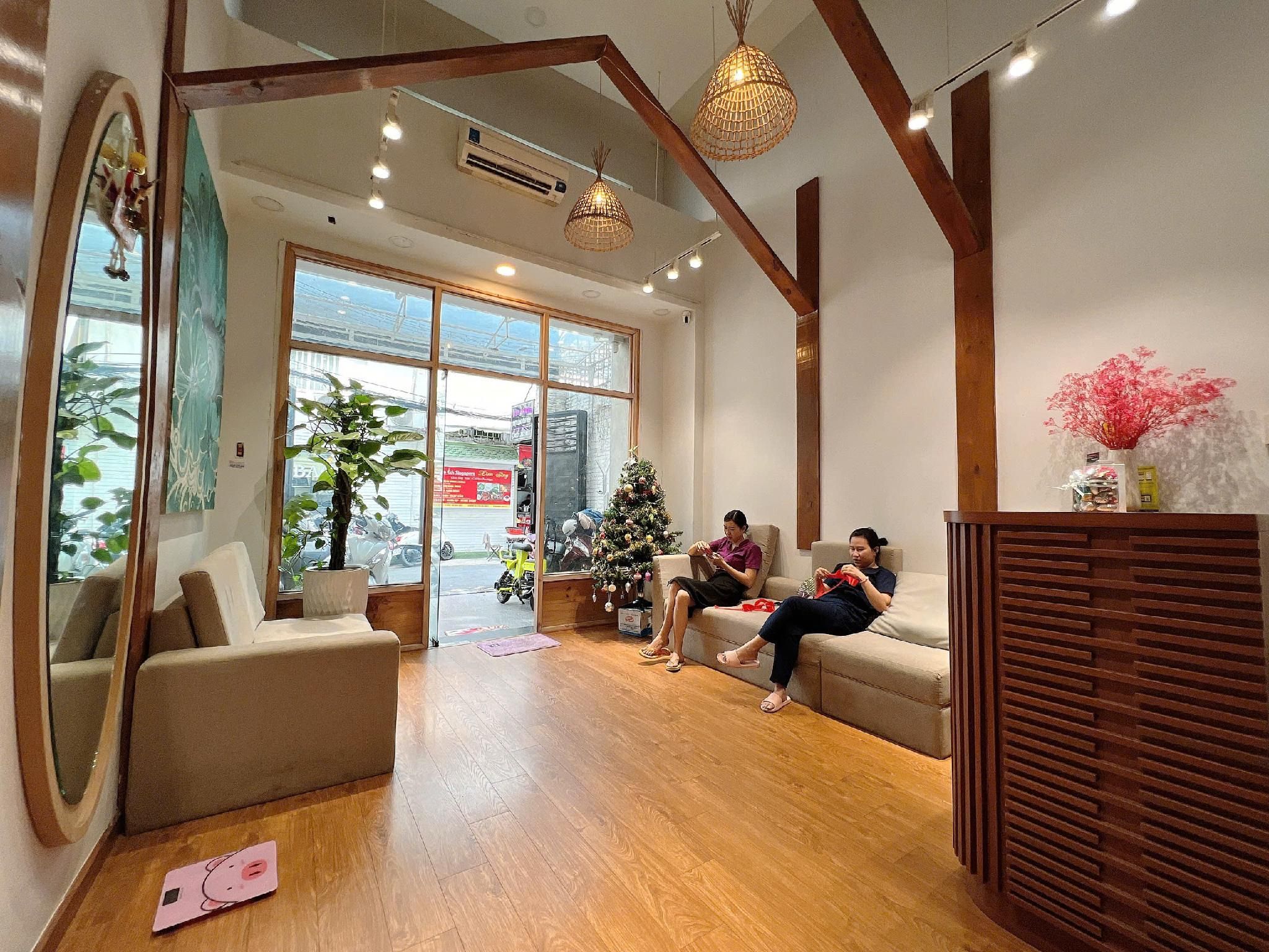 shared lounge/tv area