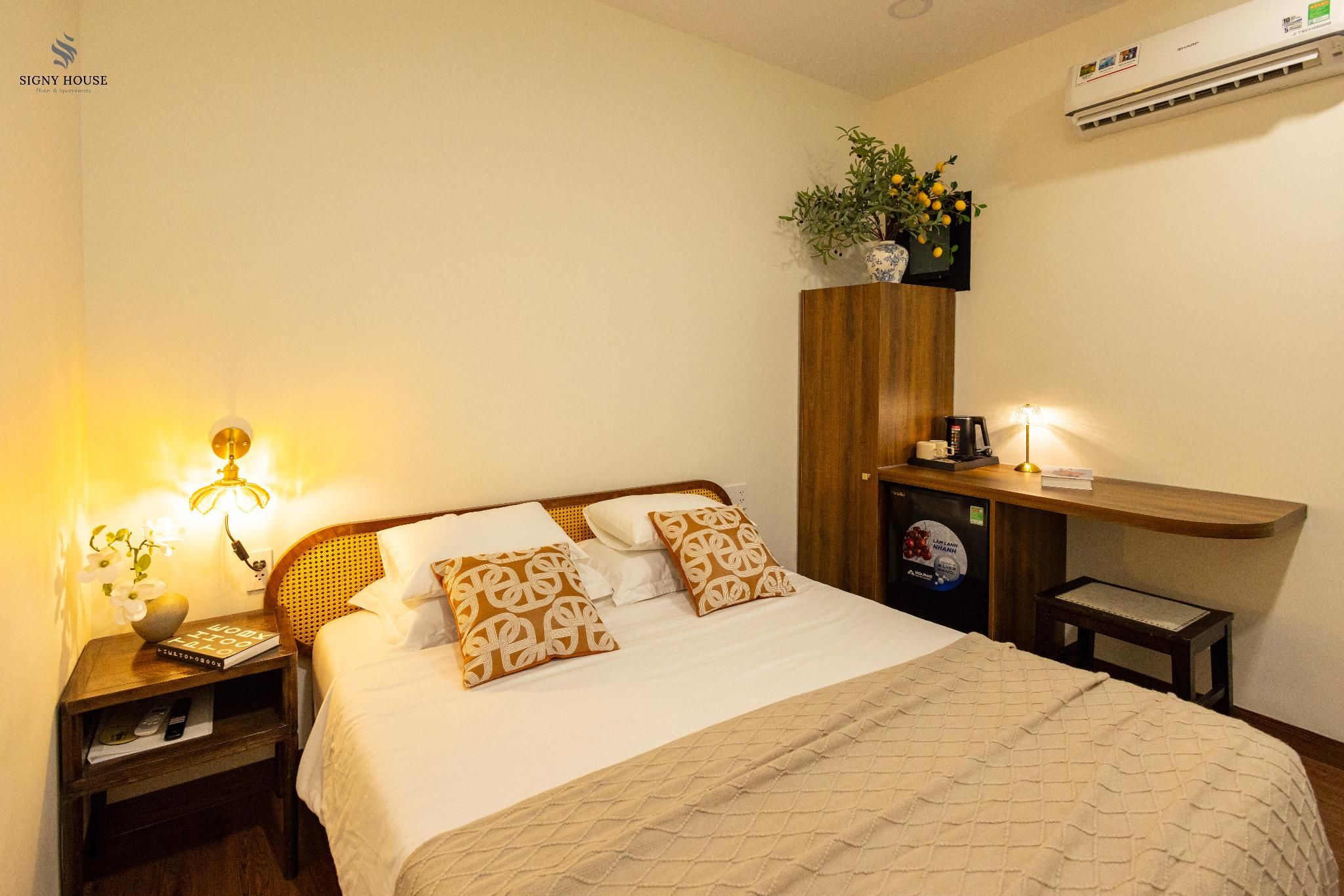 Standard Queen Room