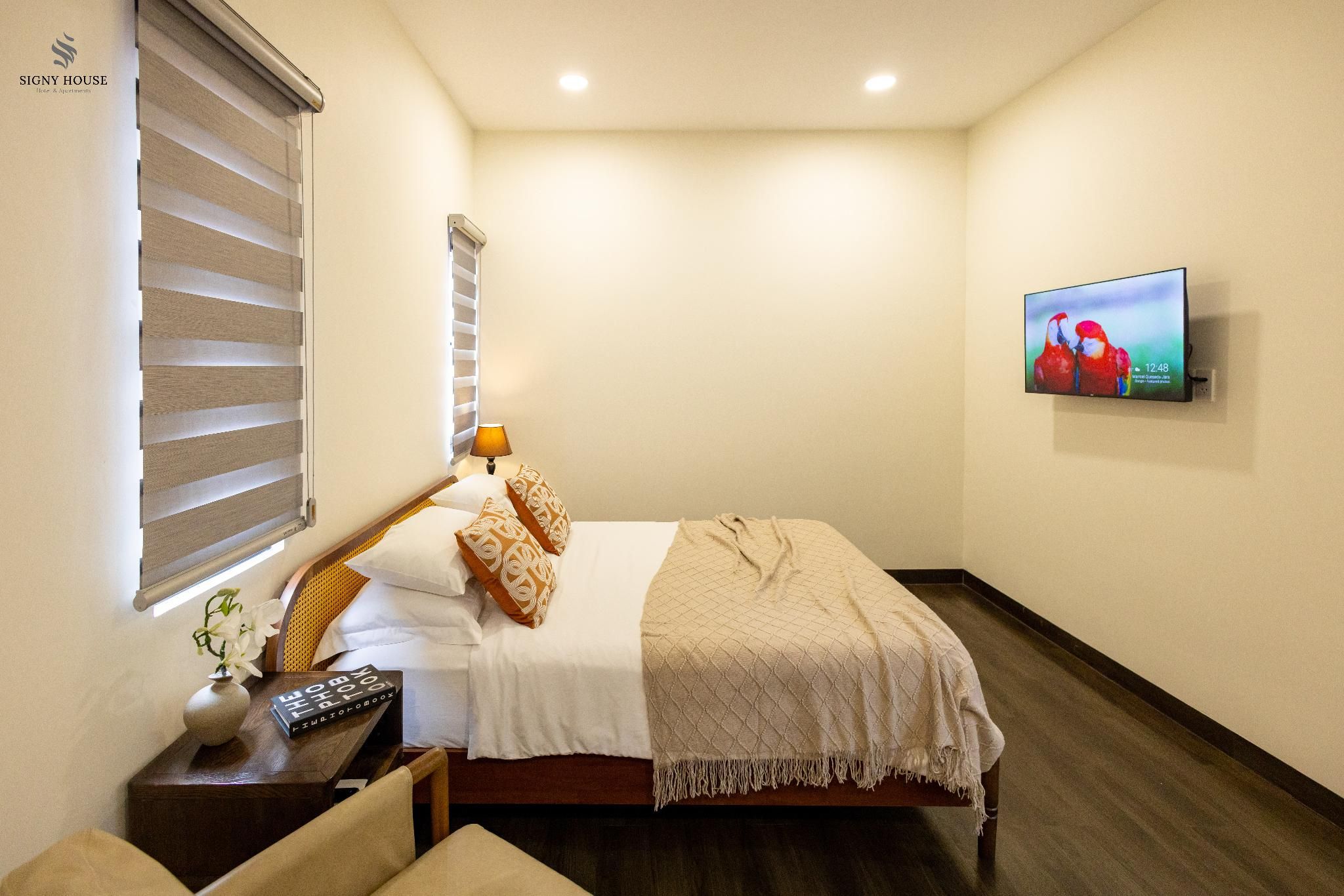 Deluxe Queen Room