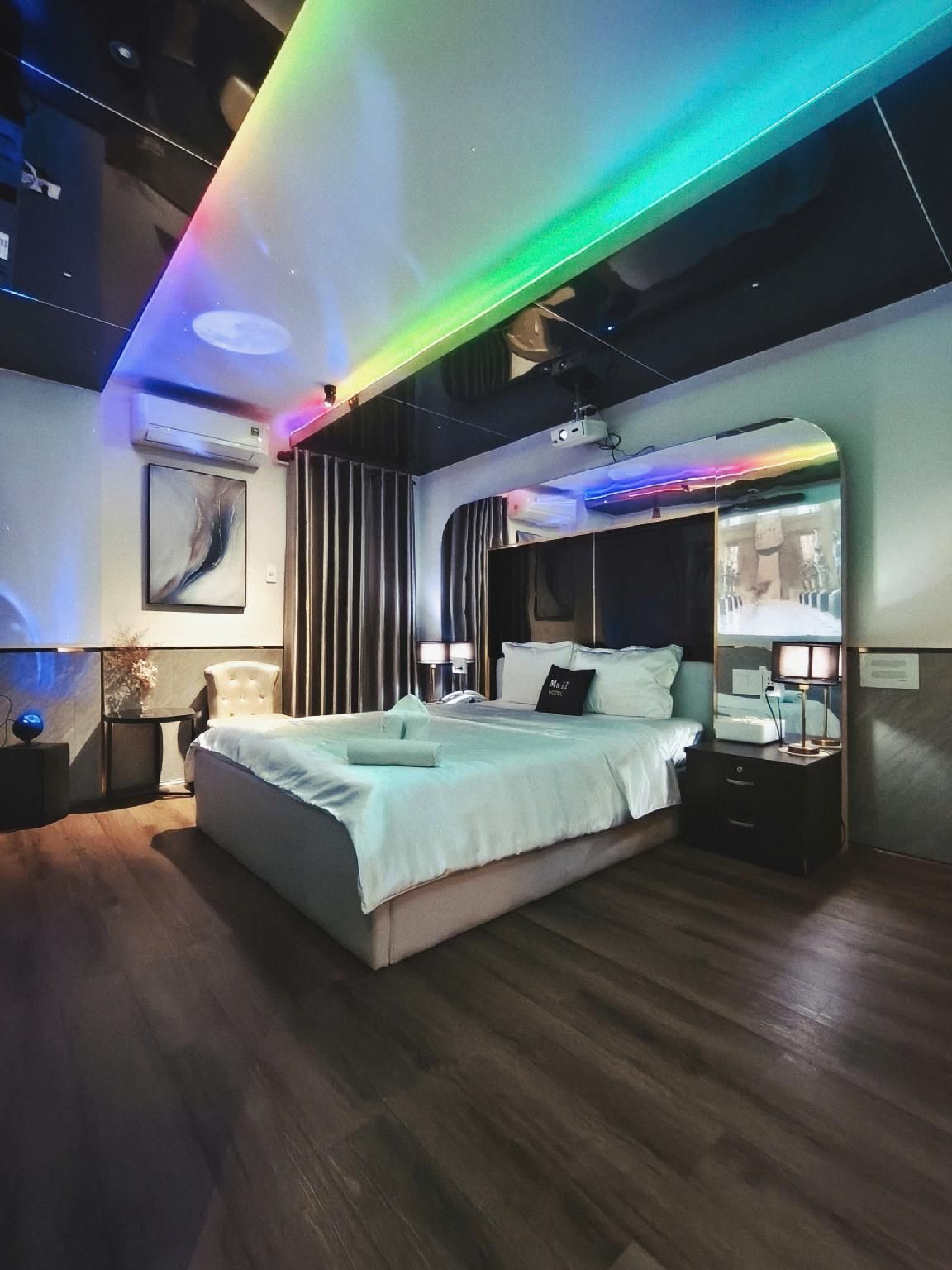 Studio - King Room with Balcony