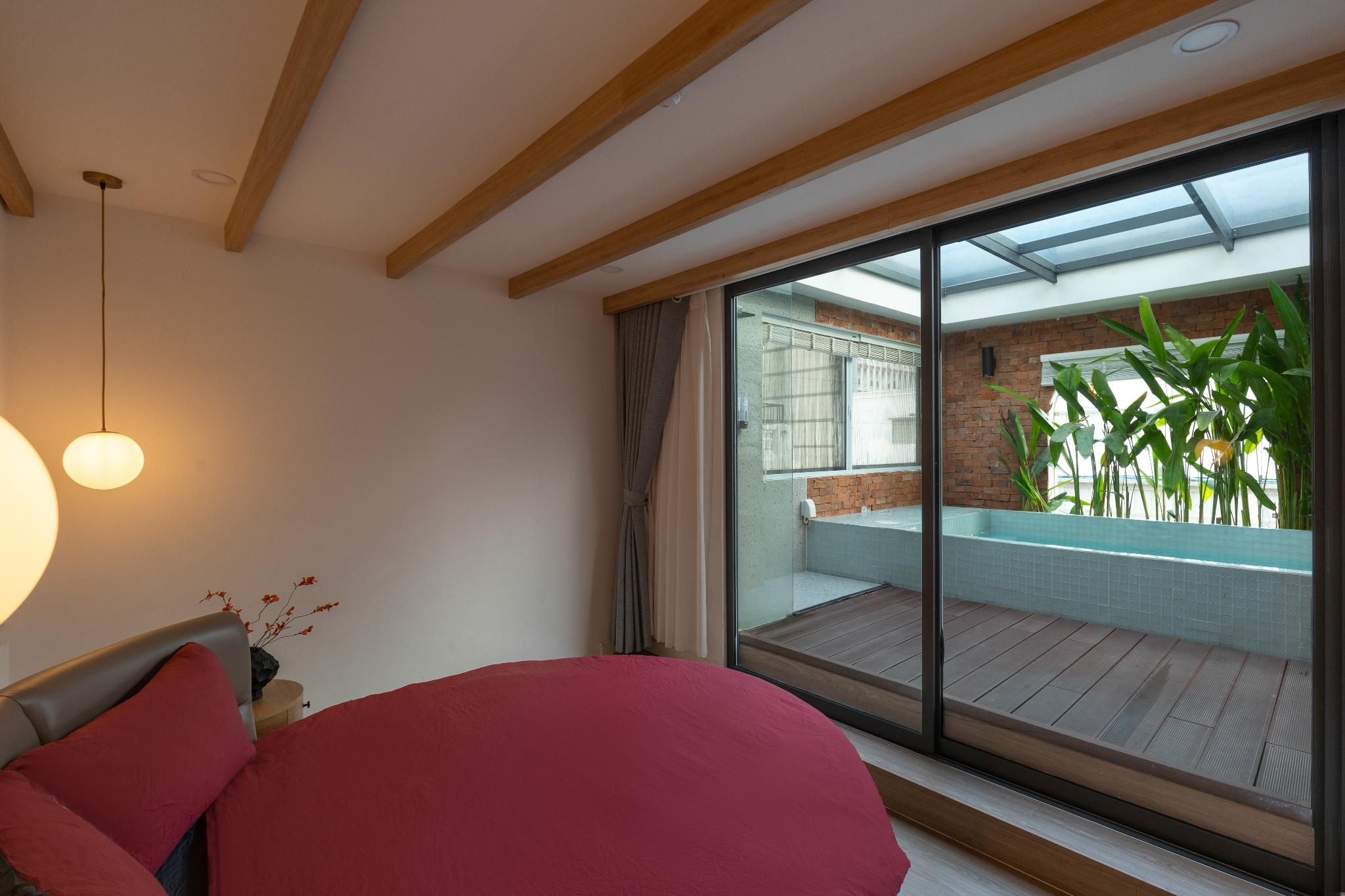 Studio Suite - Pool View