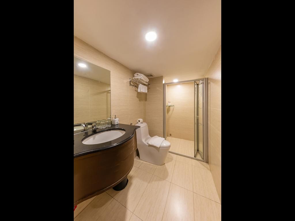 Standard Queen Room