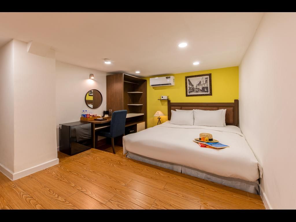 Standard Queen Room