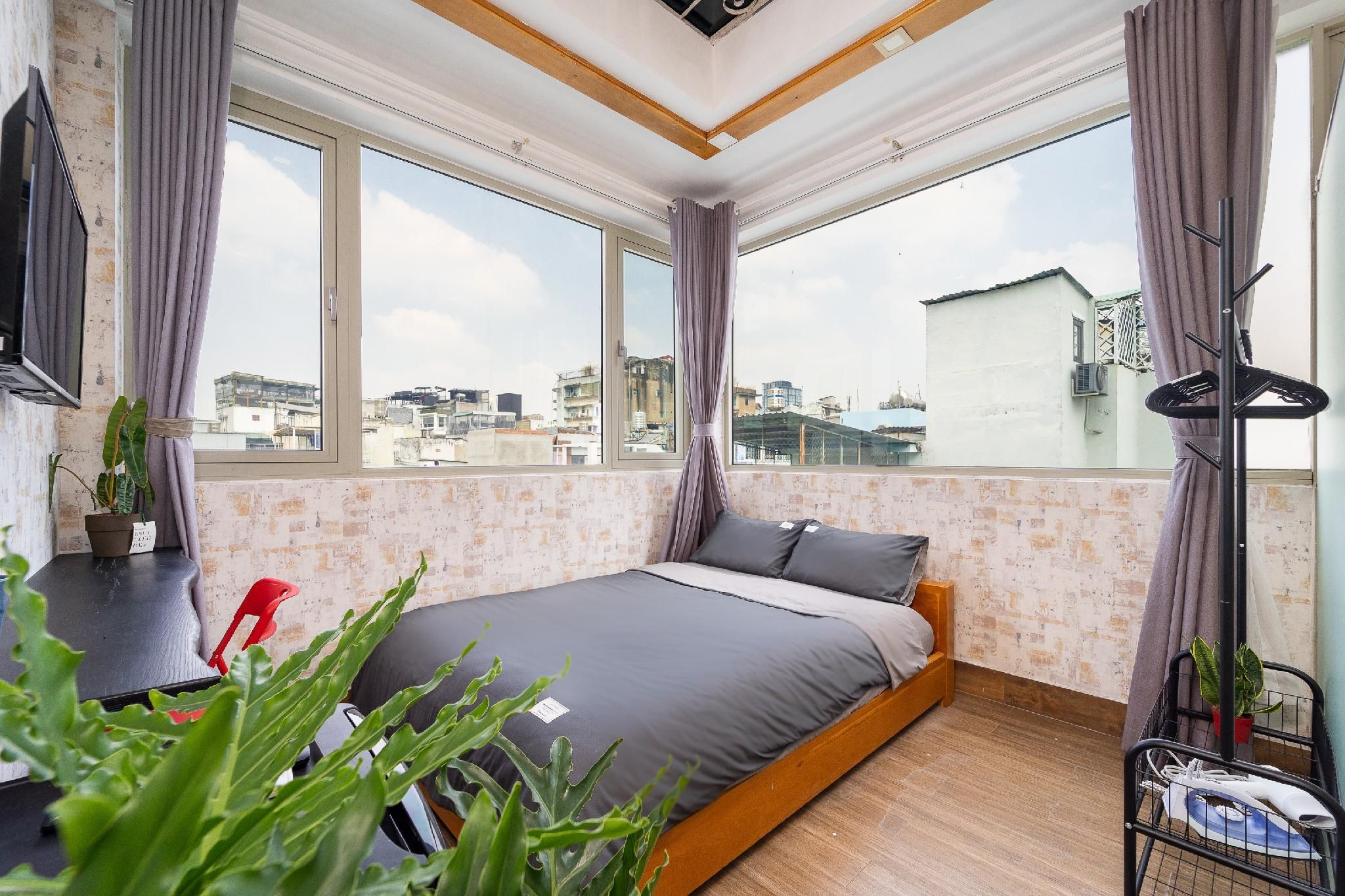 Deluxe Queen Room