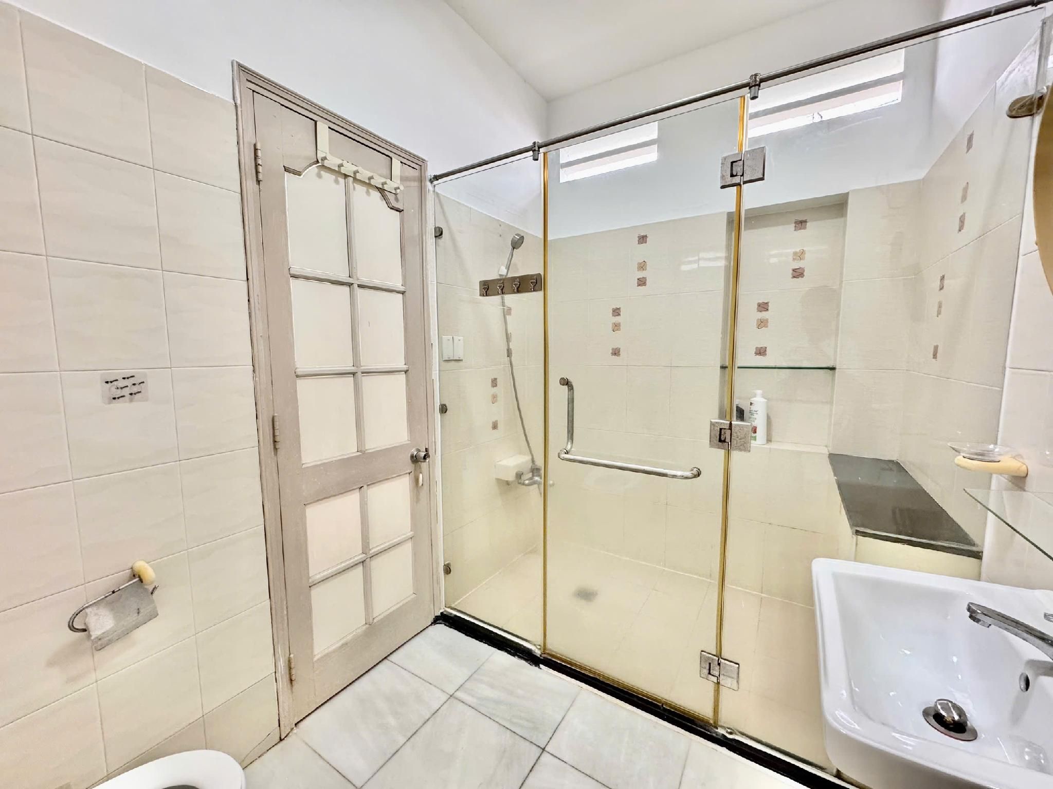 One-Bedroom Apartment with Balcony I