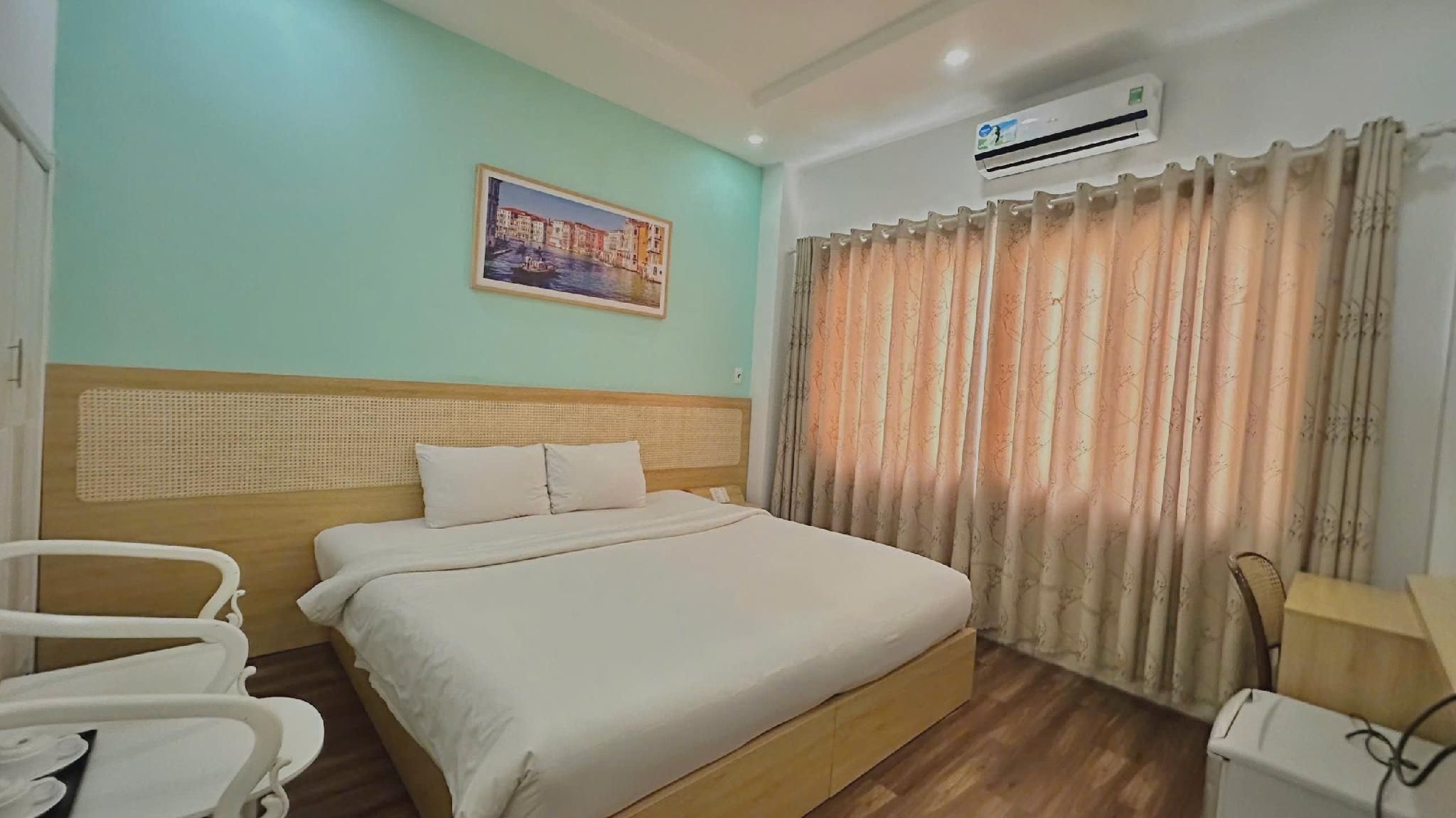 Deluxe Queen Room