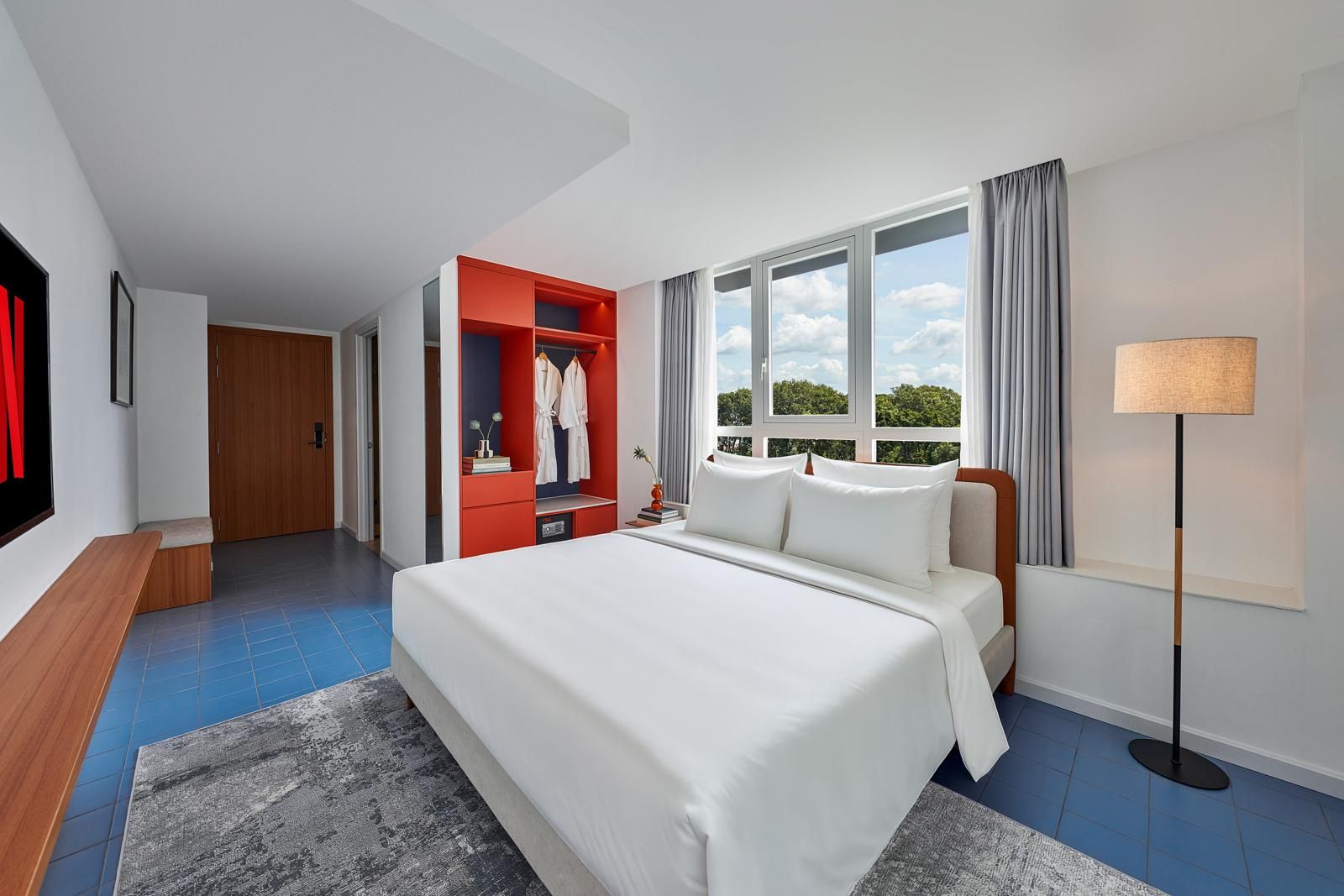 Superior City View King Room