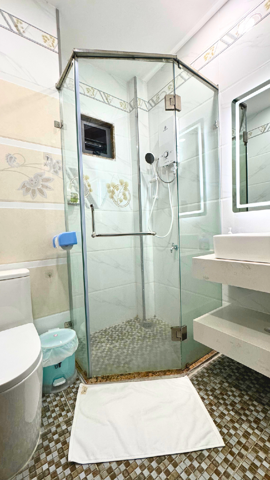 Luala Home King Bedroom with Window 3