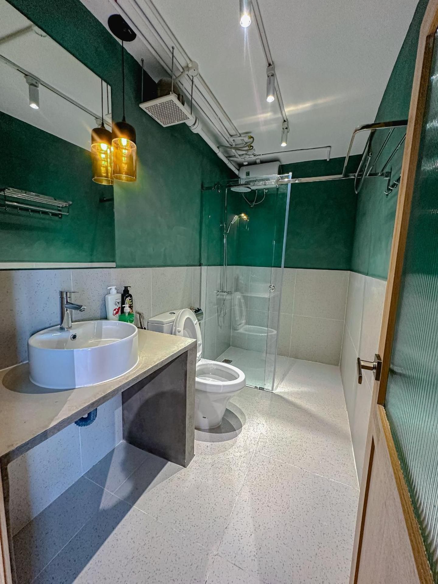 5-Bedroom Apartment