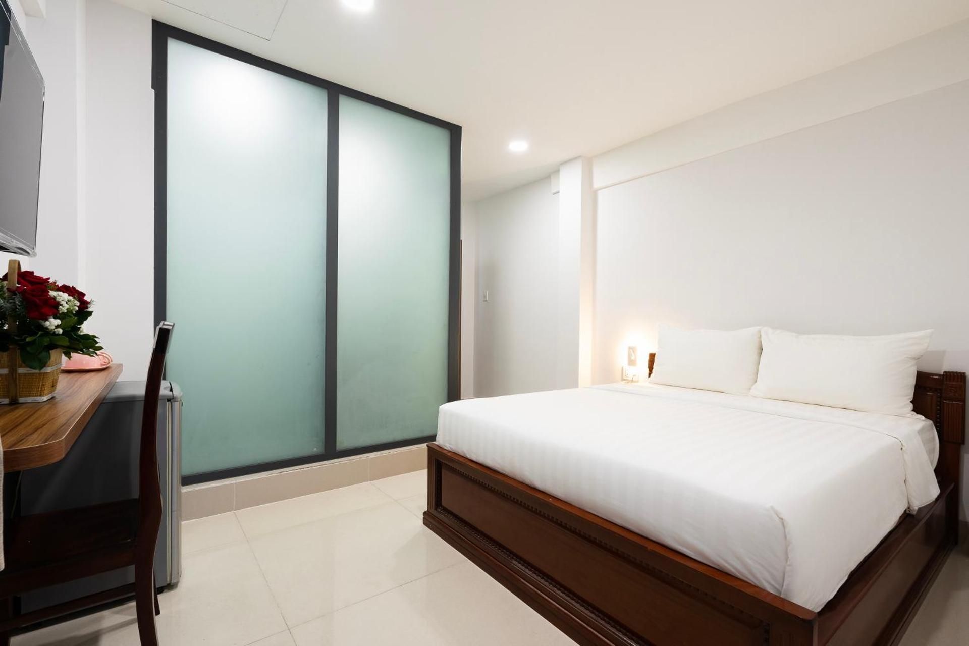 Deluxe Queen Room
