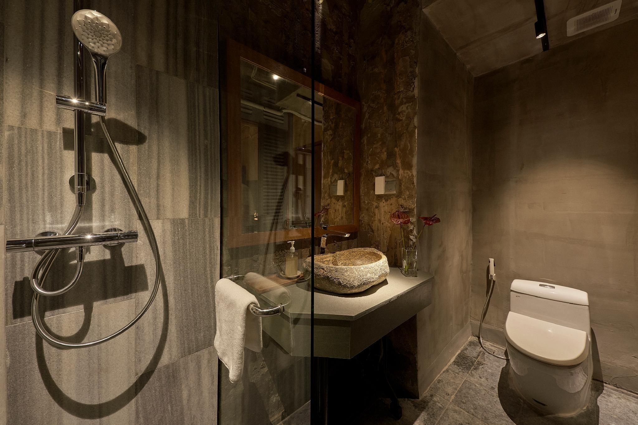 Artist Signature Room, Internal Window