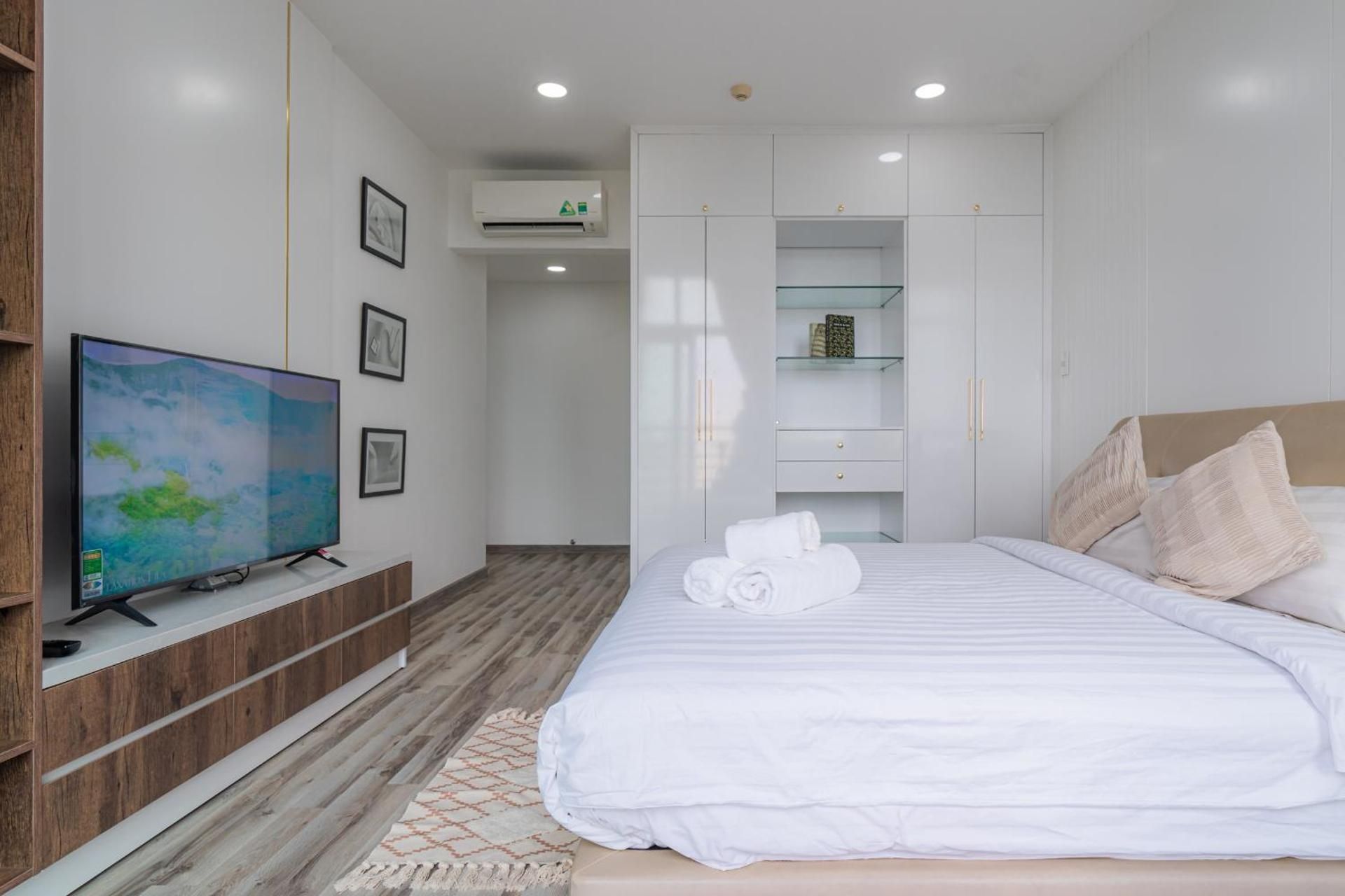 Three-Bedroom Deluxe Apartment