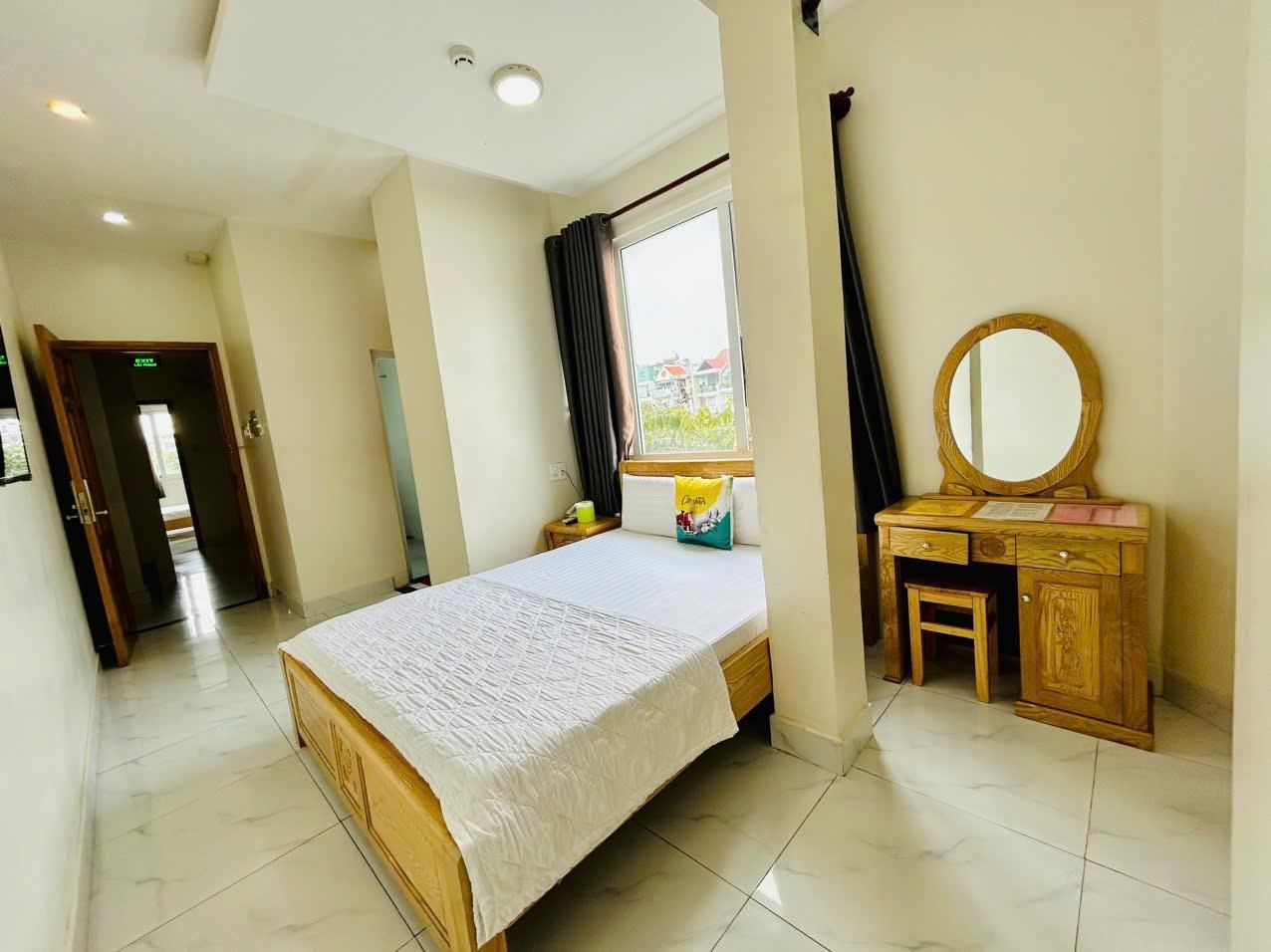 Standard - 1 Queen Bed