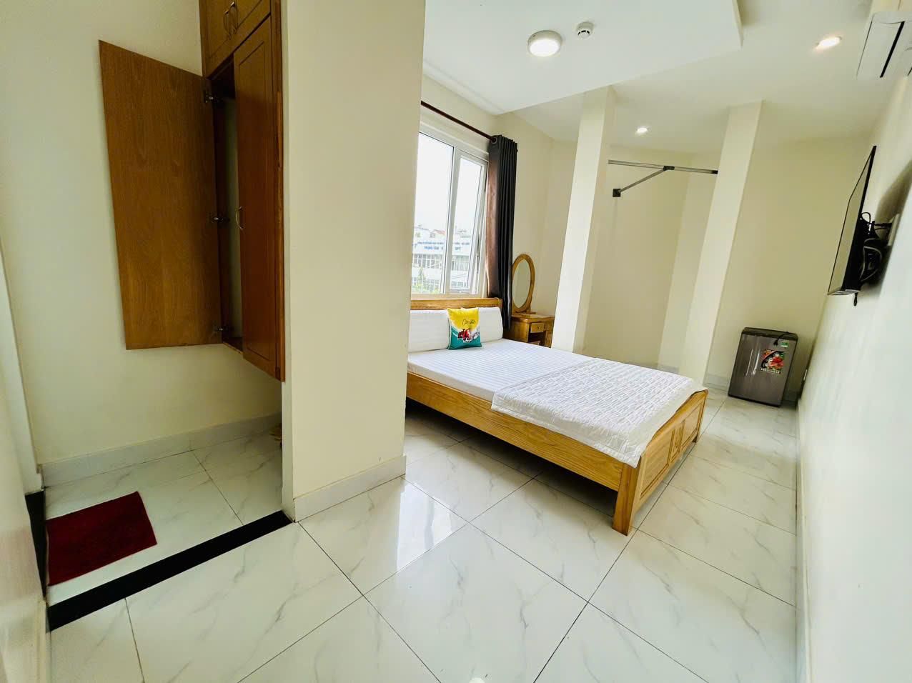Standard - 1 Queen Bed