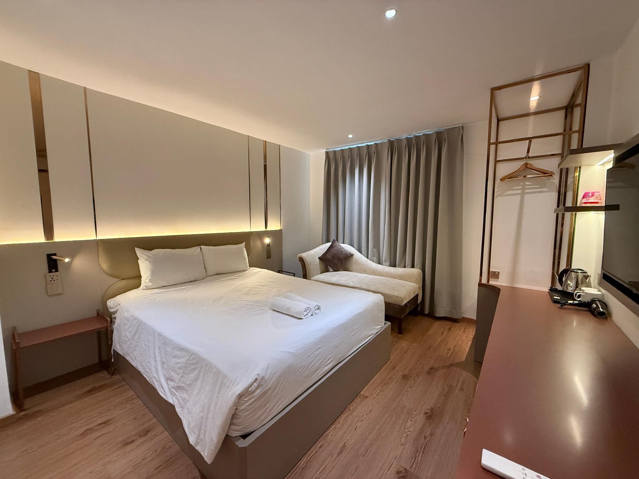 Premier City View Room