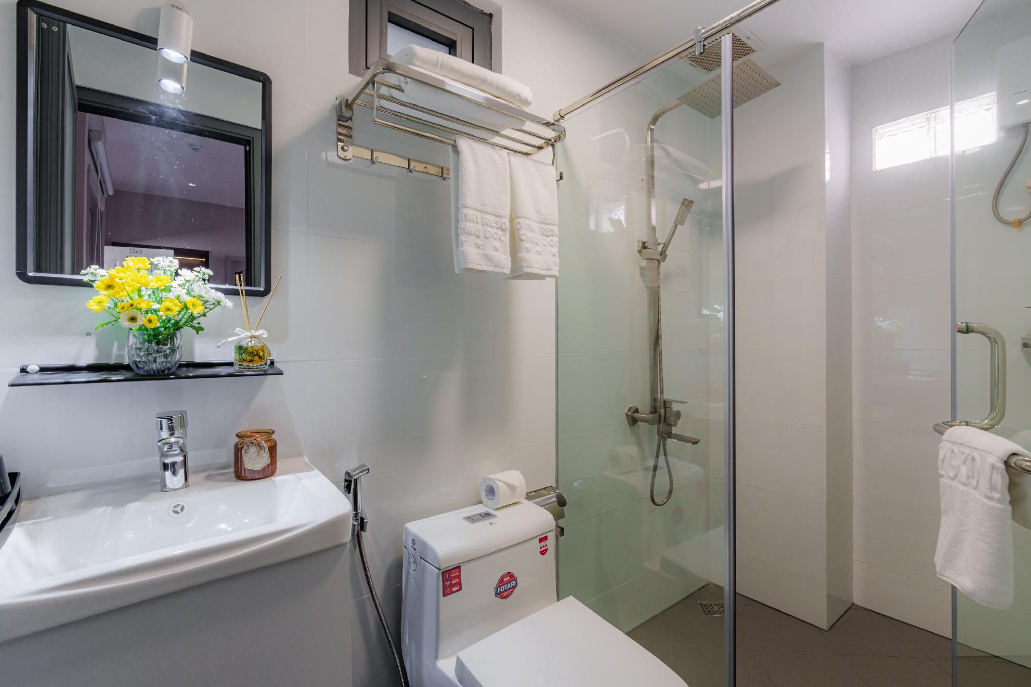 Deluxe Double with Window