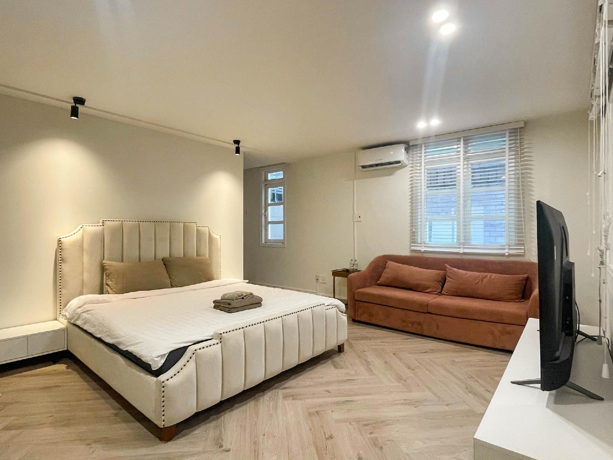 Duplex Suite with Outdoor Hot Tub