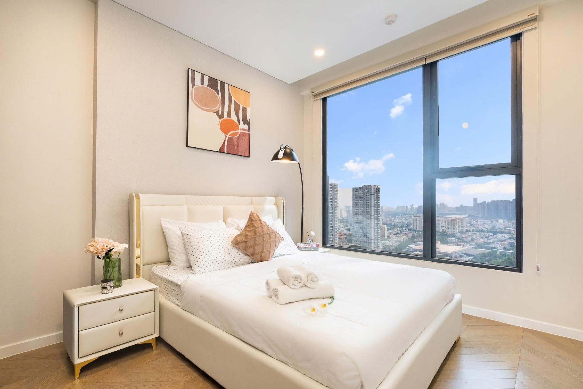 Three-Bedroom Apartment with Balcony