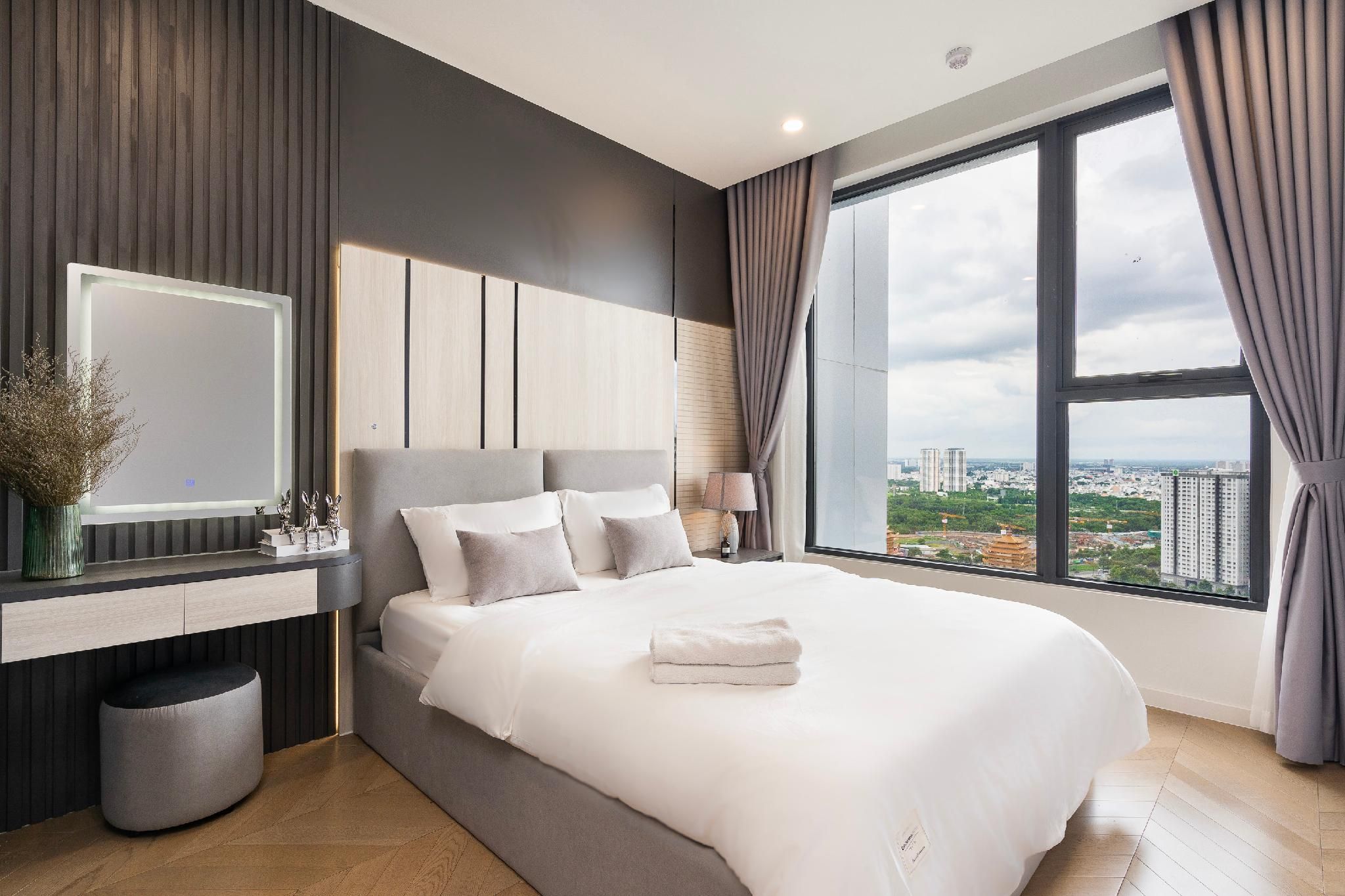 Deluxe Two Bedroom Apartment with Balcony