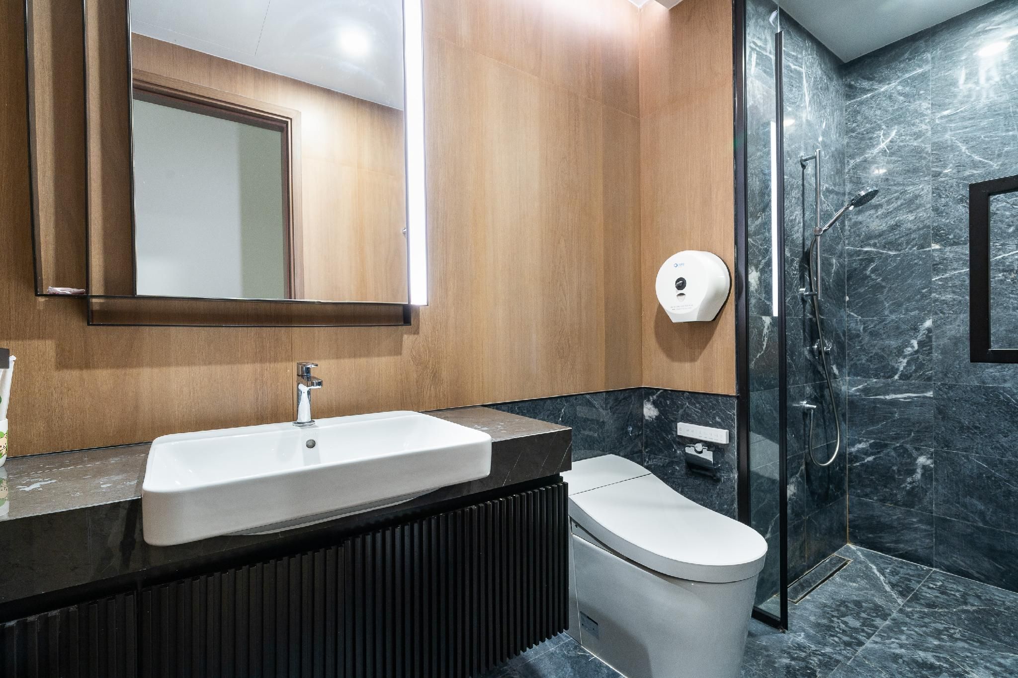 2-Bedroom Apartment with Balcony