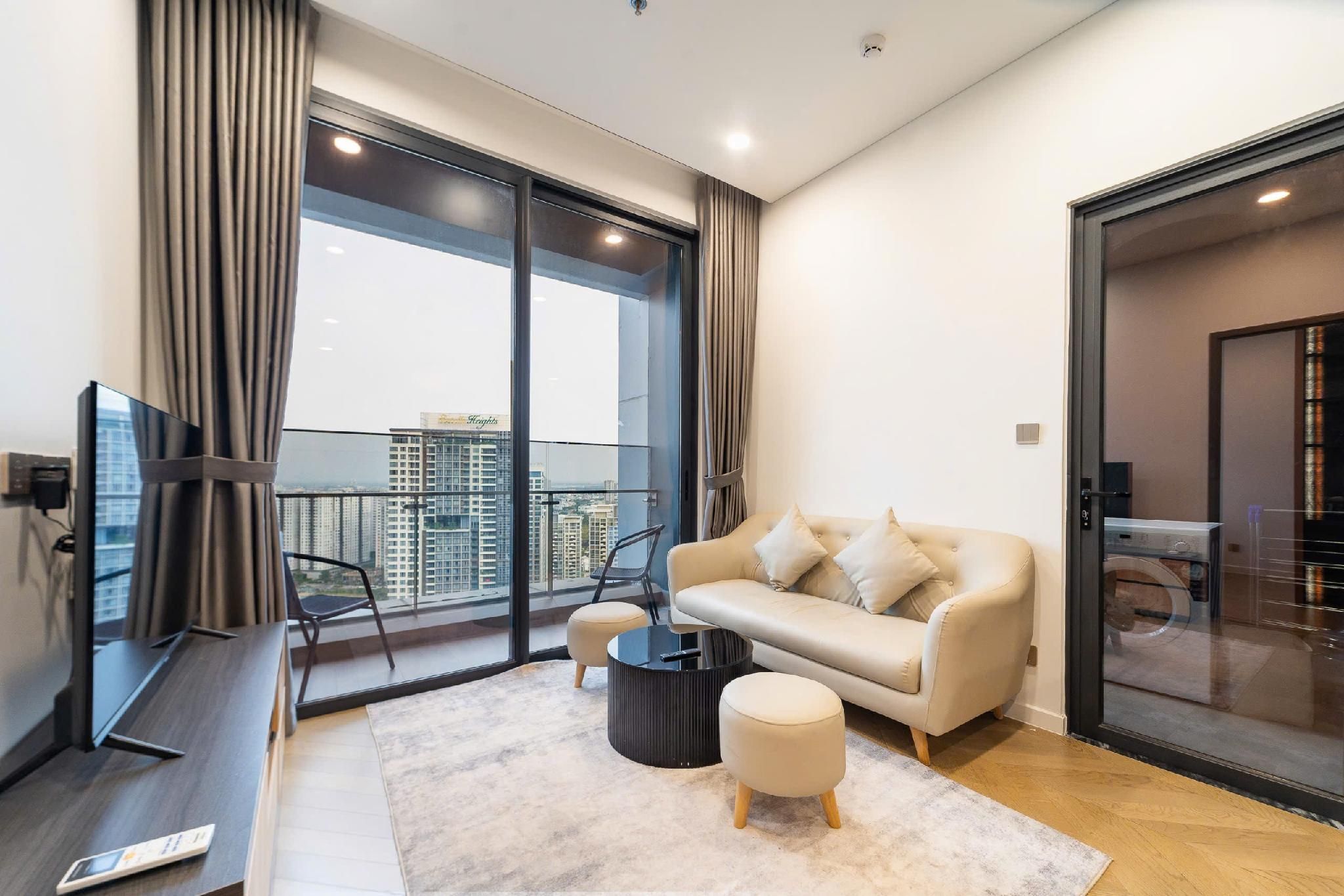 1 Bedroom Apartment with Balcony and Views