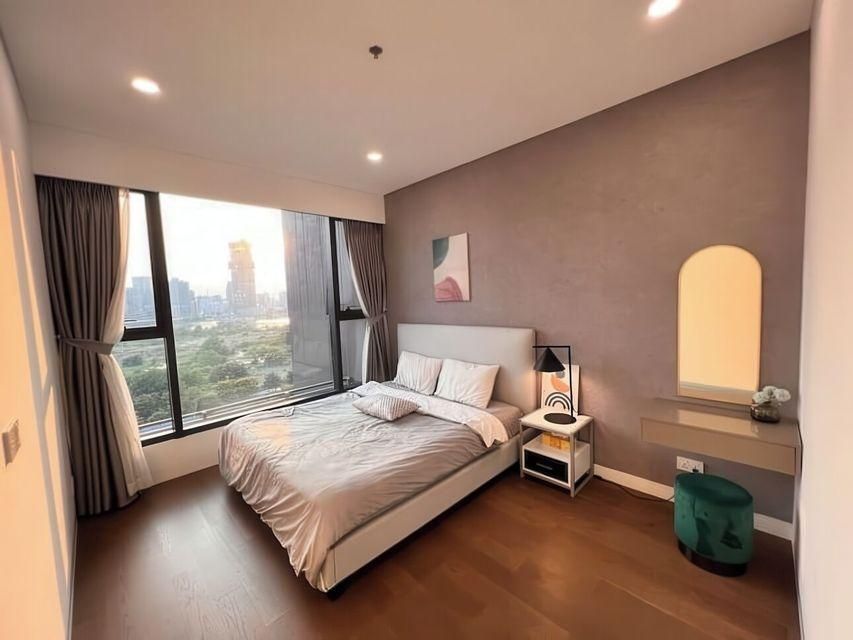 Deluxe One-Bedroom Apartment