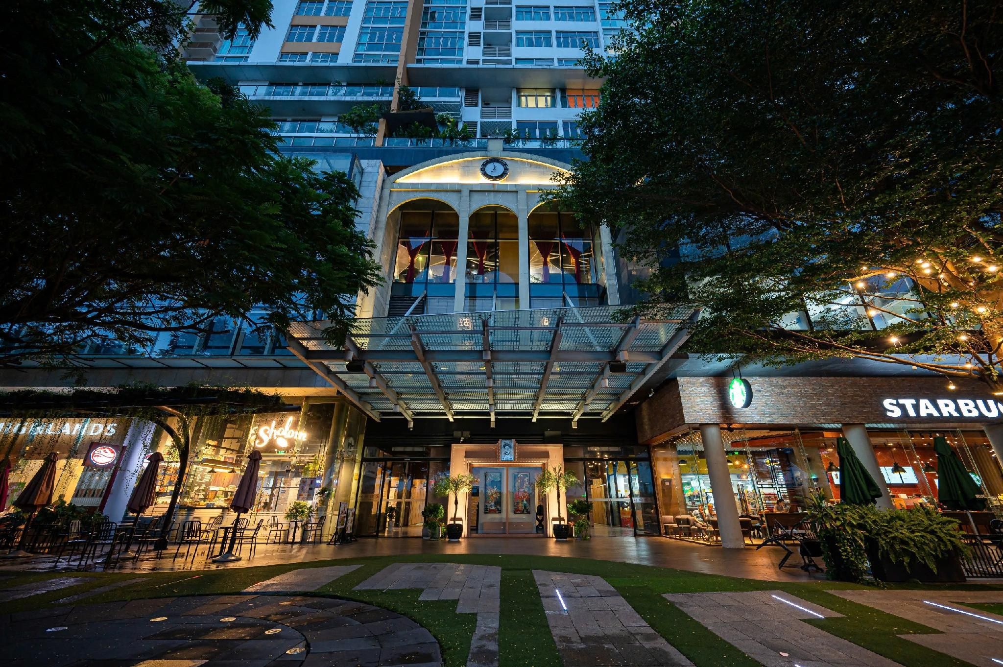 Vista SkyVilla and Penthouse Riverview-Groups-Families