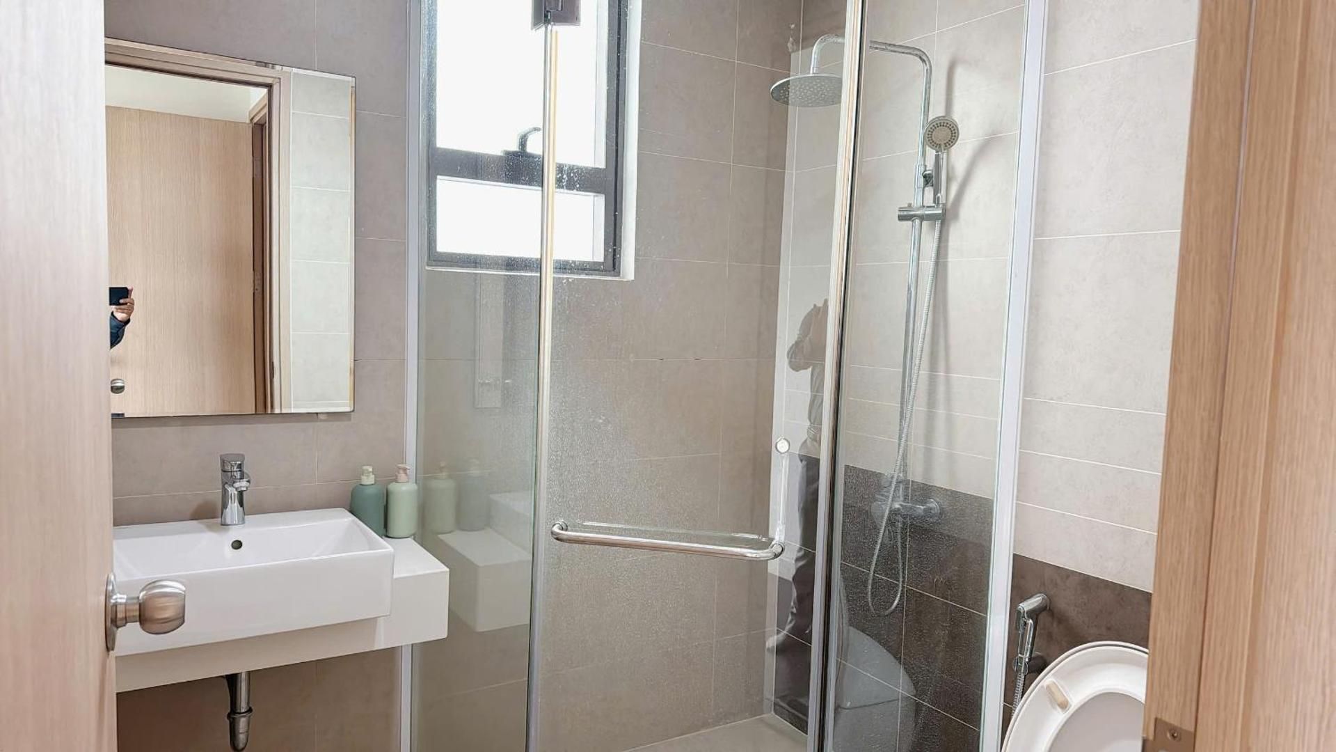 Three-Bedroom Apartment with Balcony