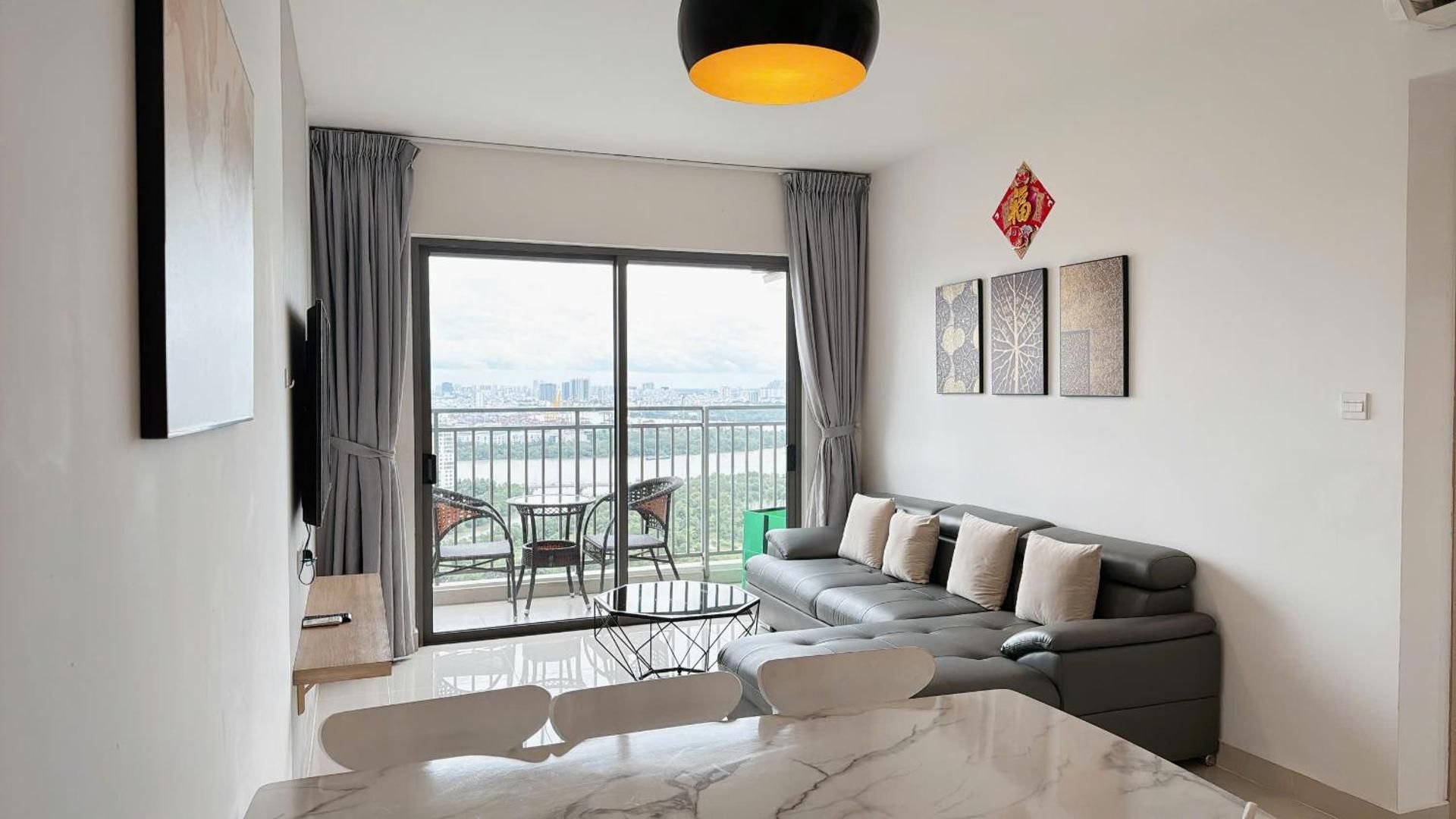 Three-Bedroom Apartment with Balcony