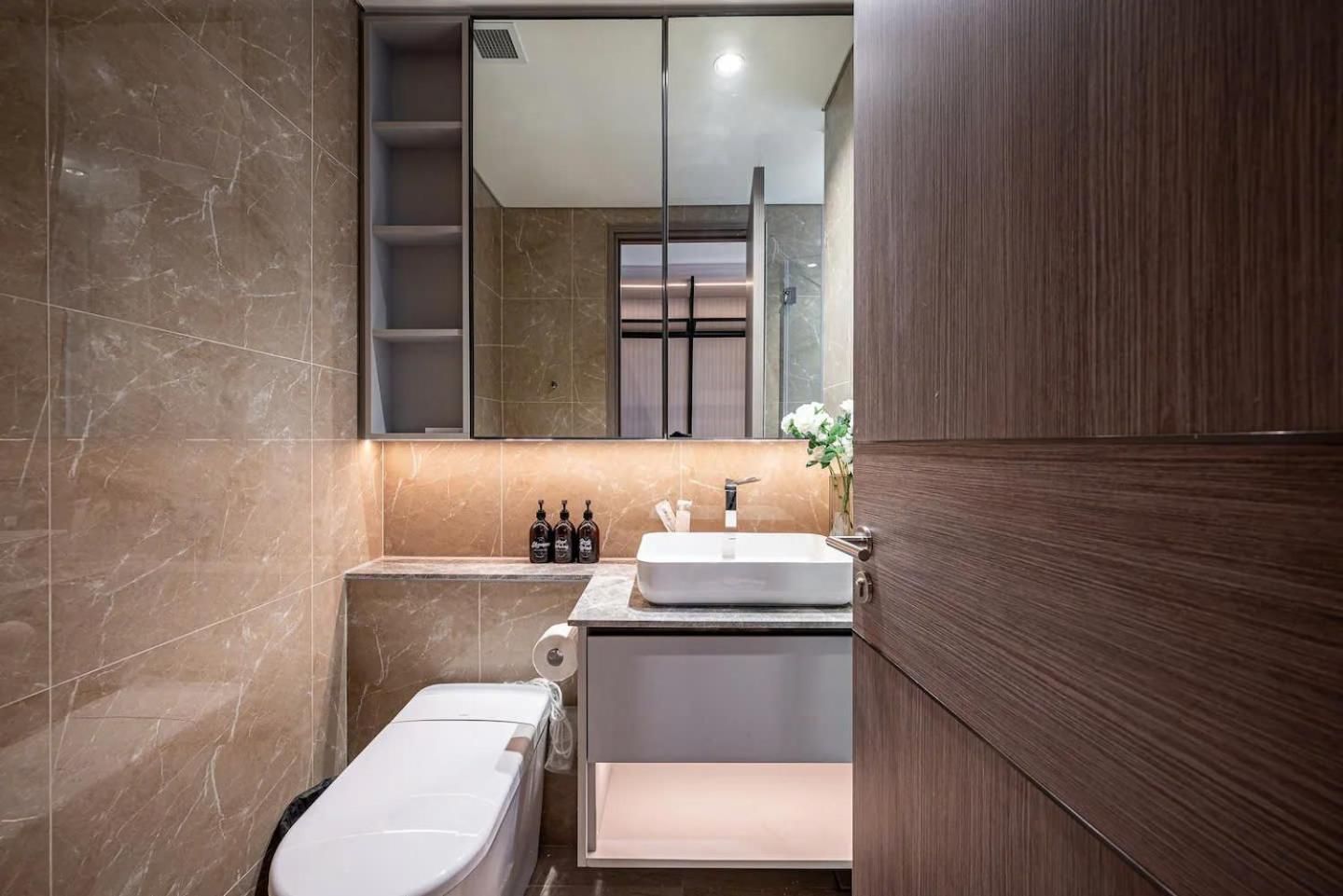 Two-Bedroom Deluxe Apartment with Balcony