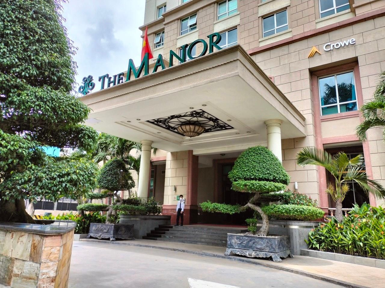 THE MANOR 2 IN CENTER--FREE ROOFTOP POOL-PICK UP