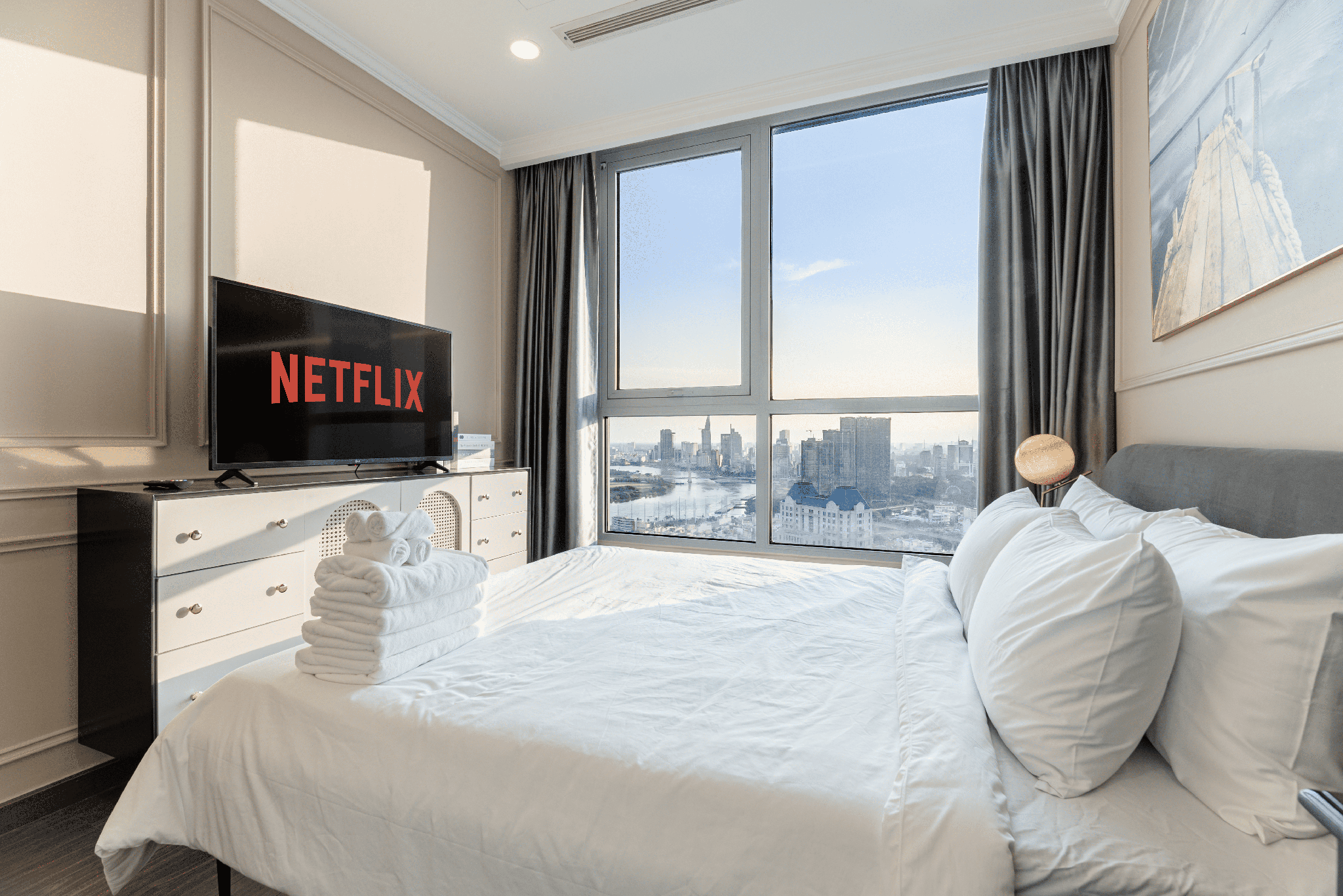 1-Bedroom City View King Suite