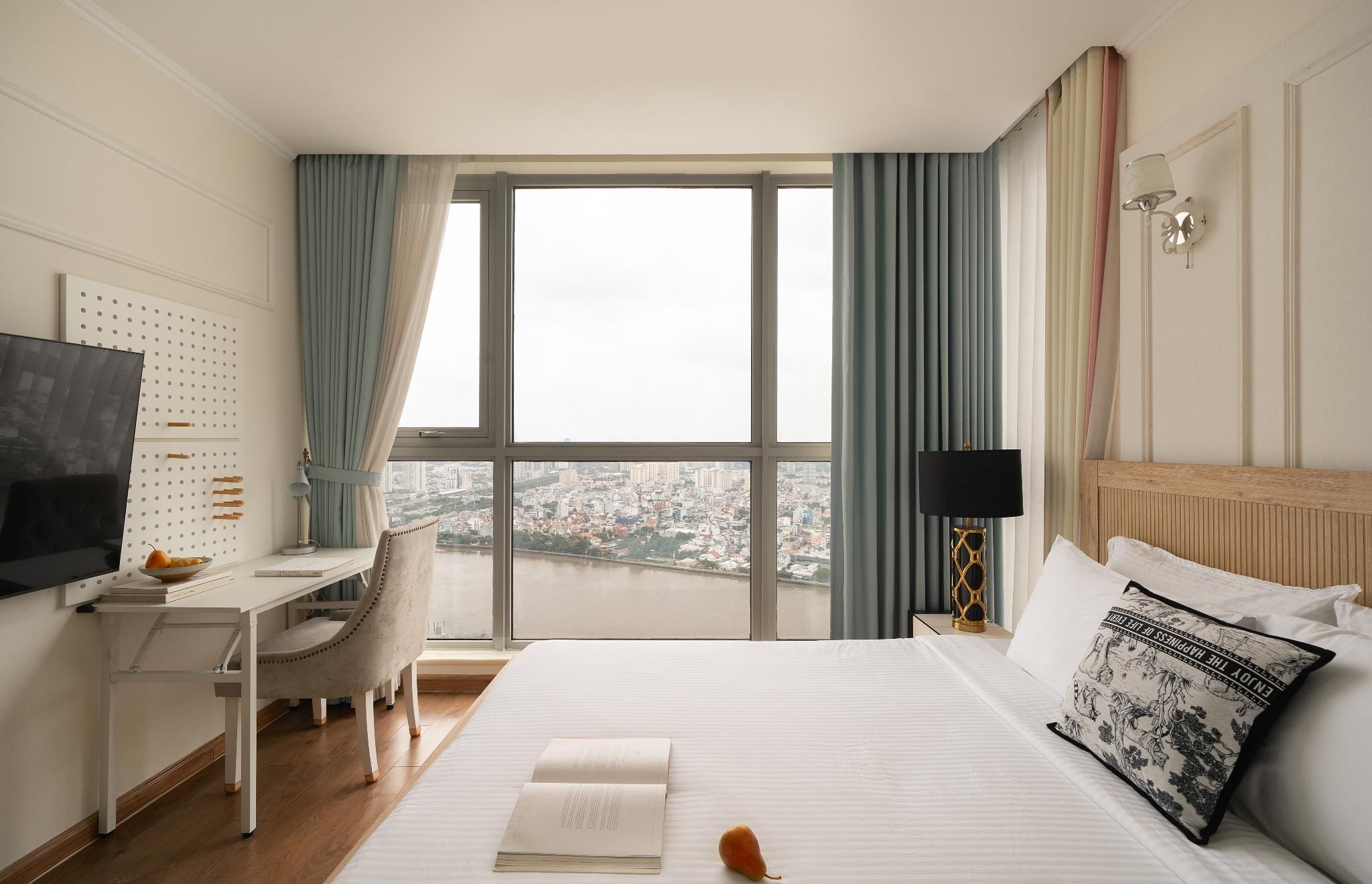 3-Bedroom Apartment with Balcony
